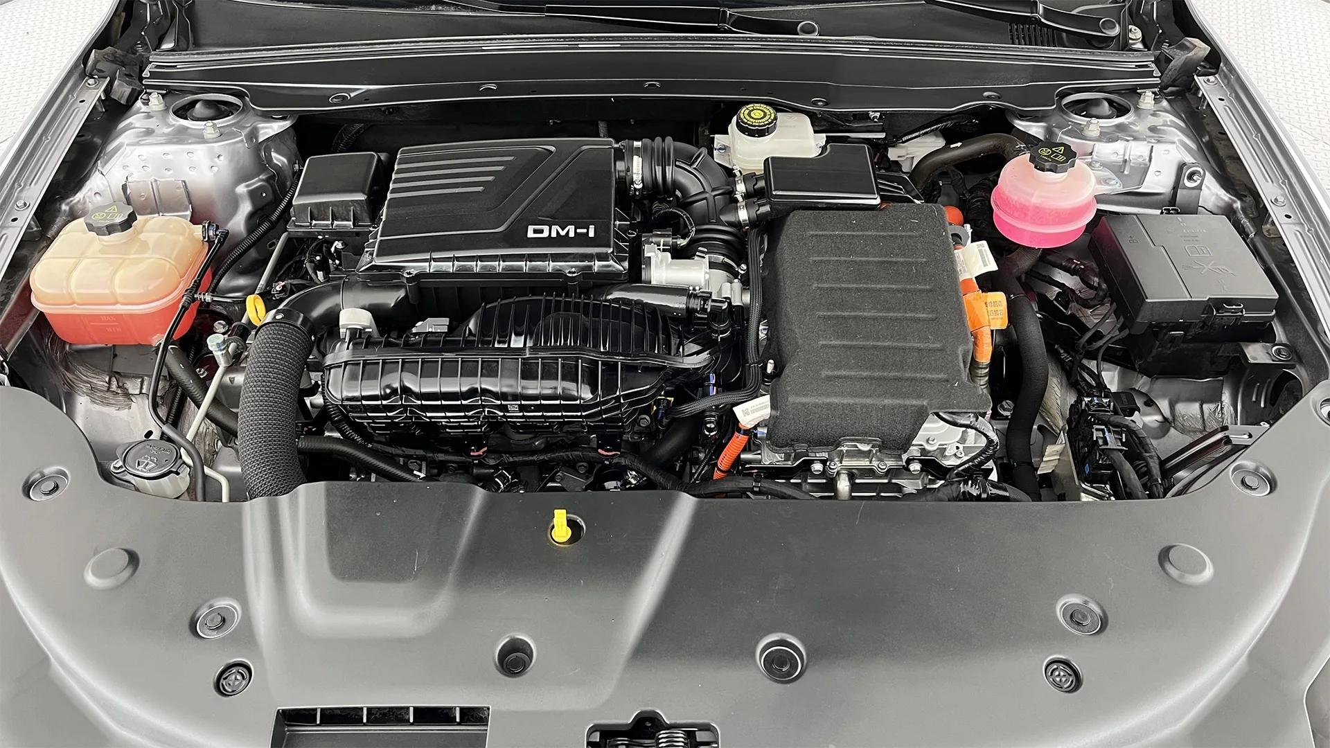 BYD QIN DM-I AT 1500CC