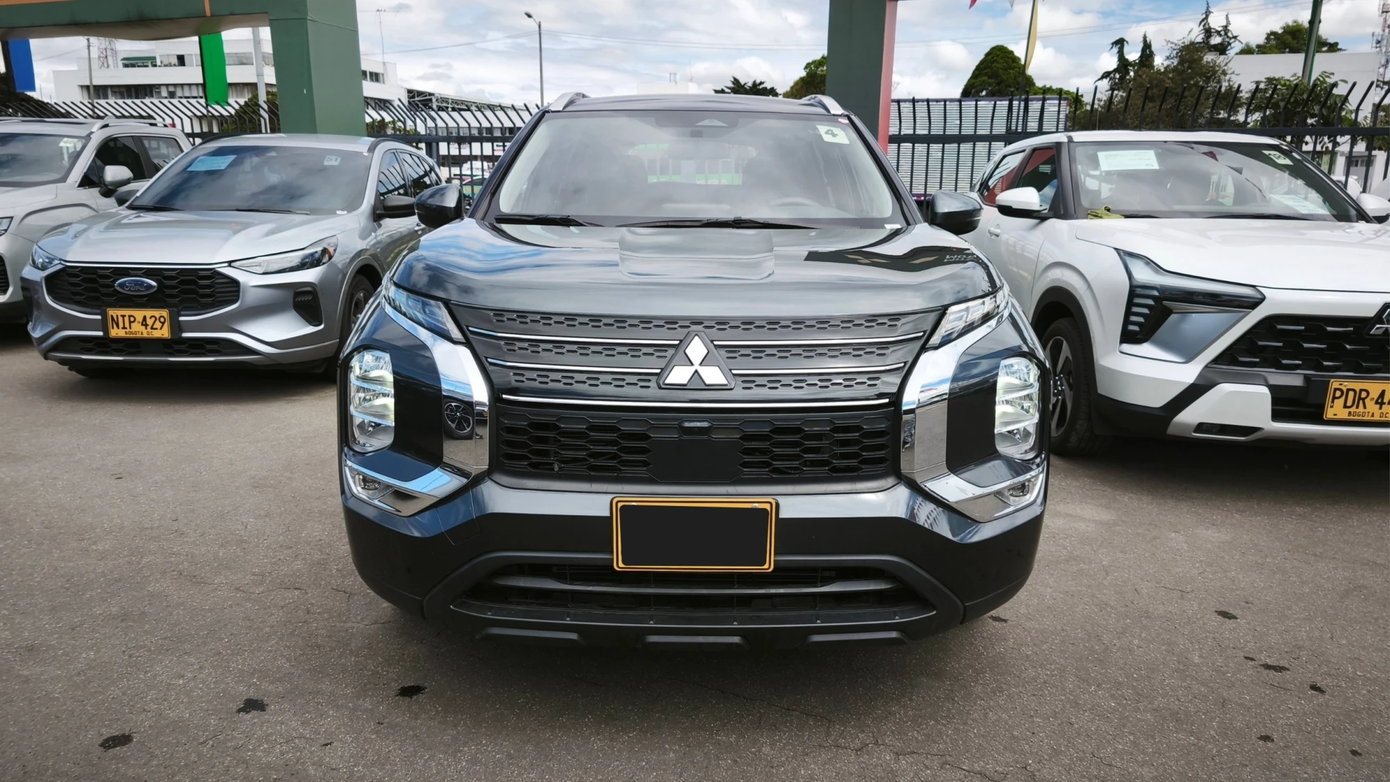 MITSUBISHI OUTLANDER 2.5L AT 2500CC 7AB 4X2