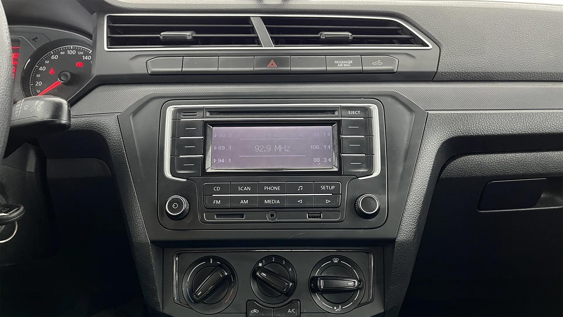 VOLKSWAGEN SAVEIRO 1.6L MT 1600CC AA