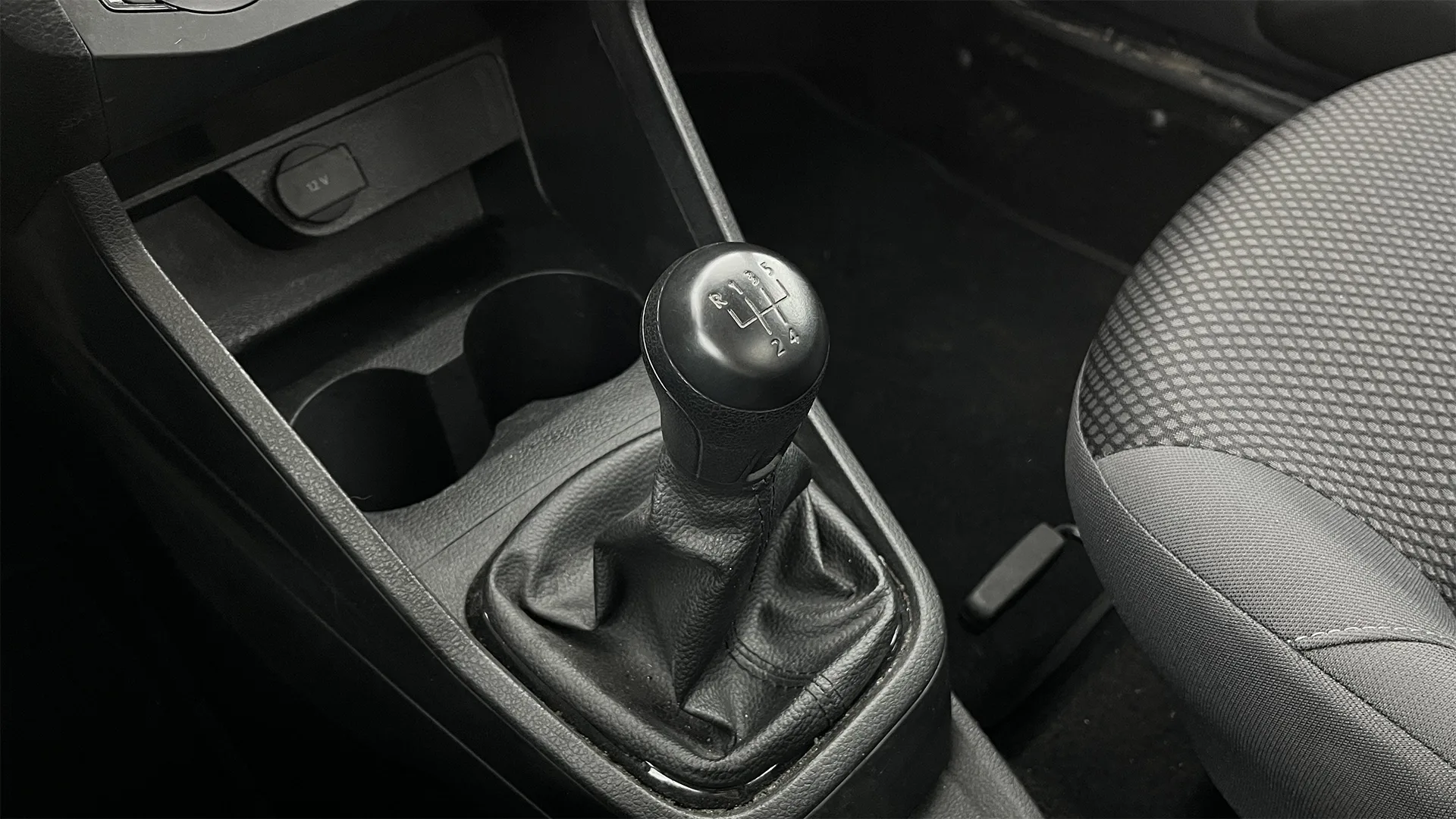 VOLKSWAGEN SAVEIRO 1.6L MT 1600CC AA