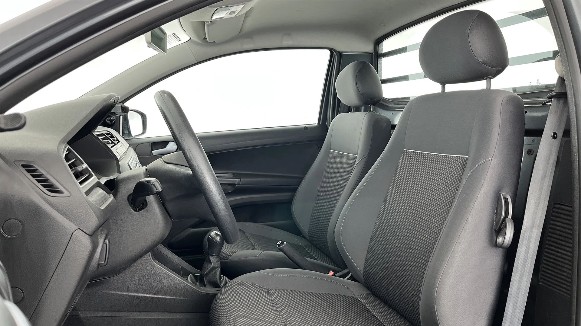 VOLKSWAGEN SAVEIRO 1.6L MT 1600CC AA