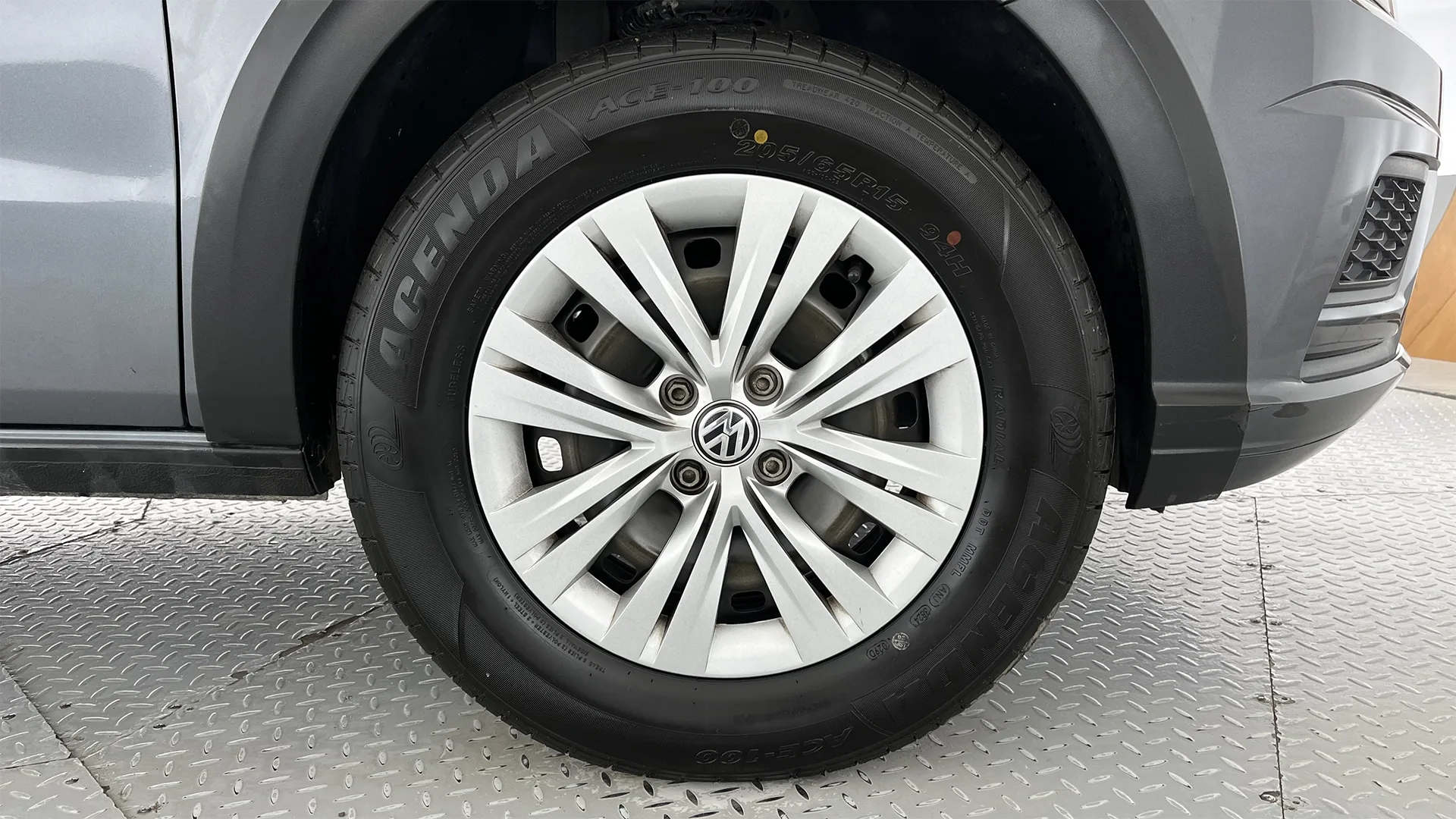 VOLKSWAGEN SAVEIRO 1.6L MT 1600CC AA