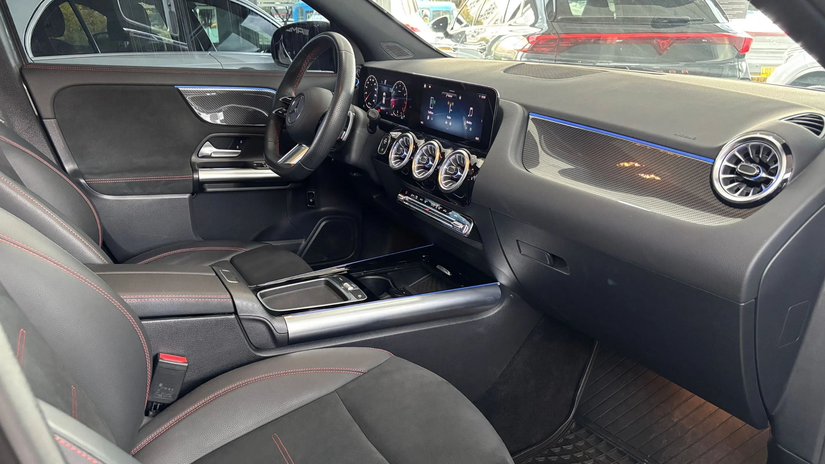 MERCEDES-BENZ GLA 200 [H247] AMG LINE TP 1300CC T CT