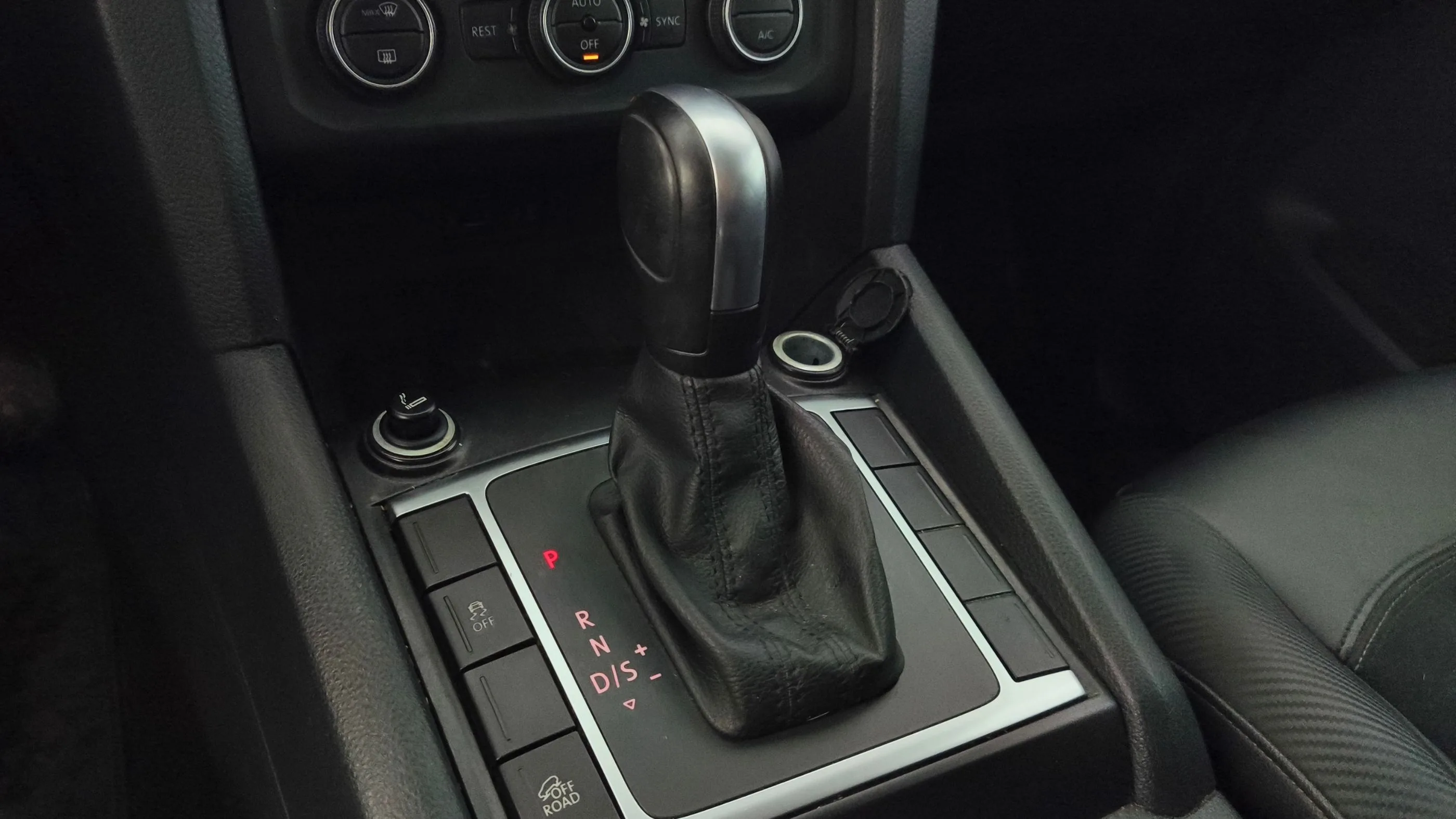 VOLKSWAGEN AMAROK HIGHLINE TP 3000CC V6 TD 4X4 6AB ABS R19