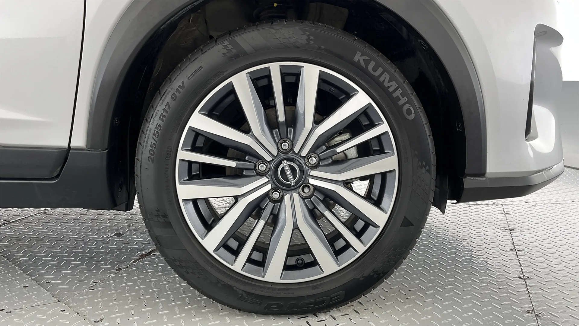 NISSAN KICKS EXCLUSIVE TP 1600CC R17 TC