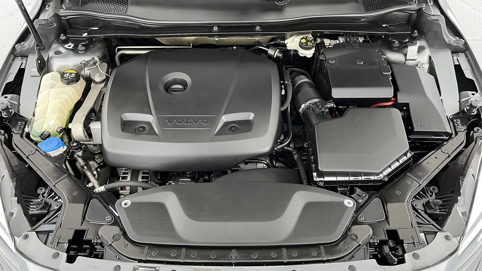 VOLVO V40 [FL] T4 DRIVE-E R-DESIGN TP 2000CC T CT