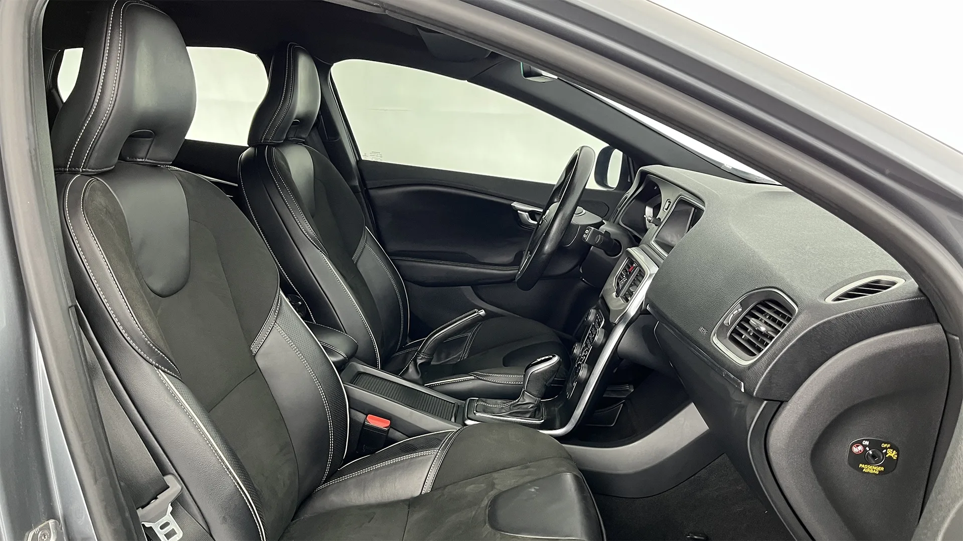 VOLVO V40 [FL] T4 DRIVE-E R-DESIGN TP 2000CC T CT