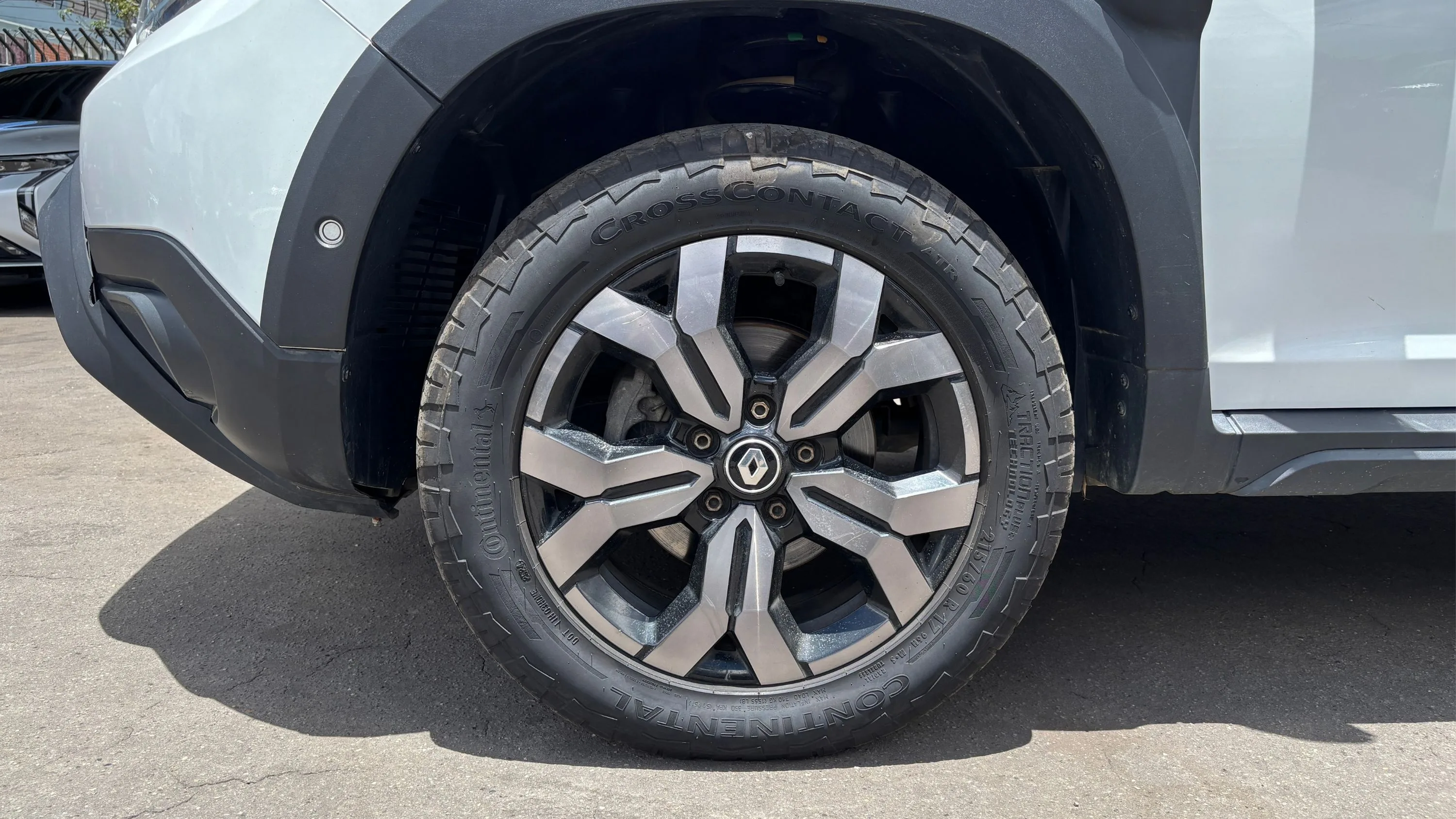 RENAULT DUSTER ICONIC MT 1300CC T 4X4 6AB