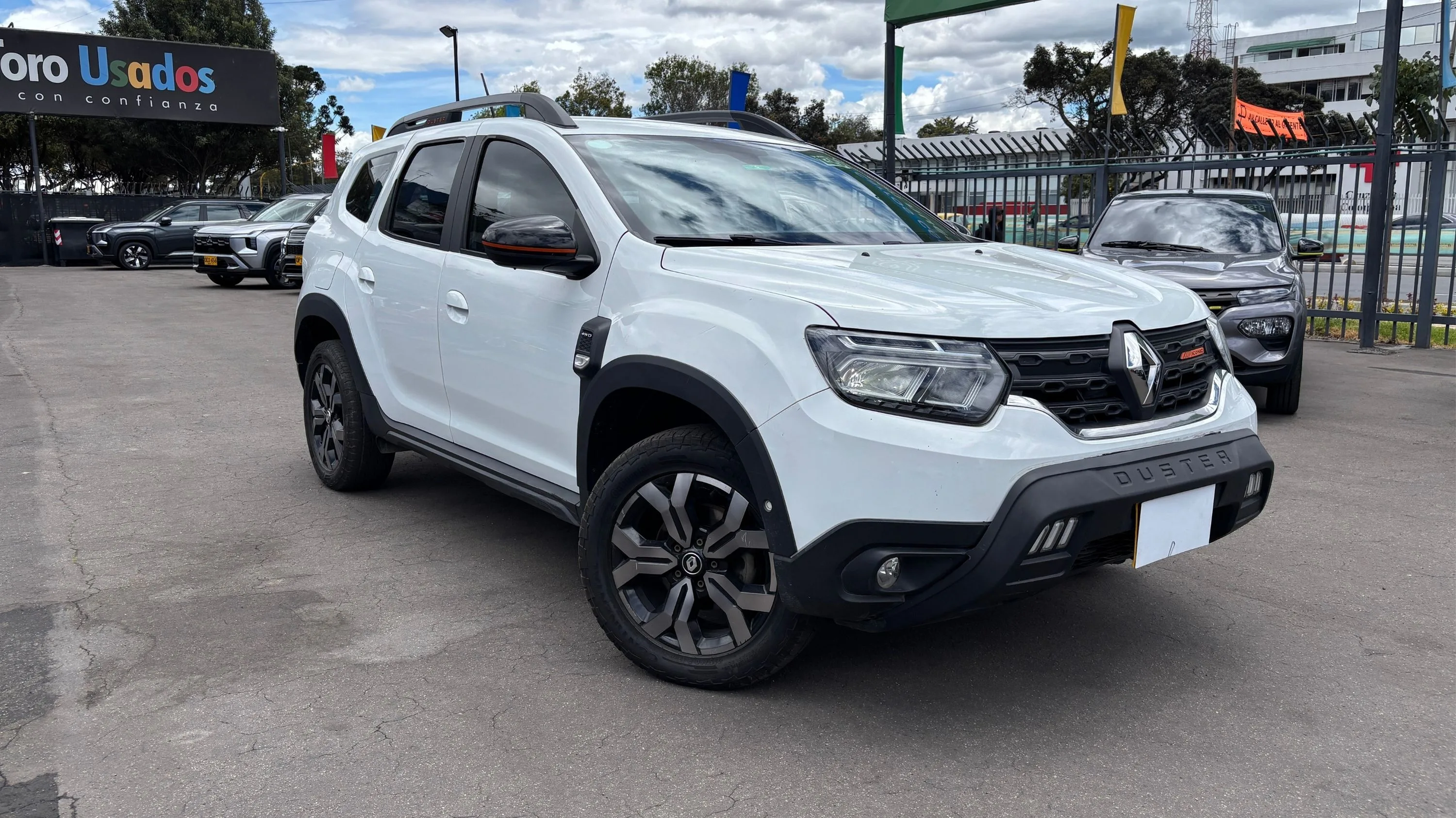 RENAULT DUSTER ICONIC MT 1300CC T 4X4 6AB