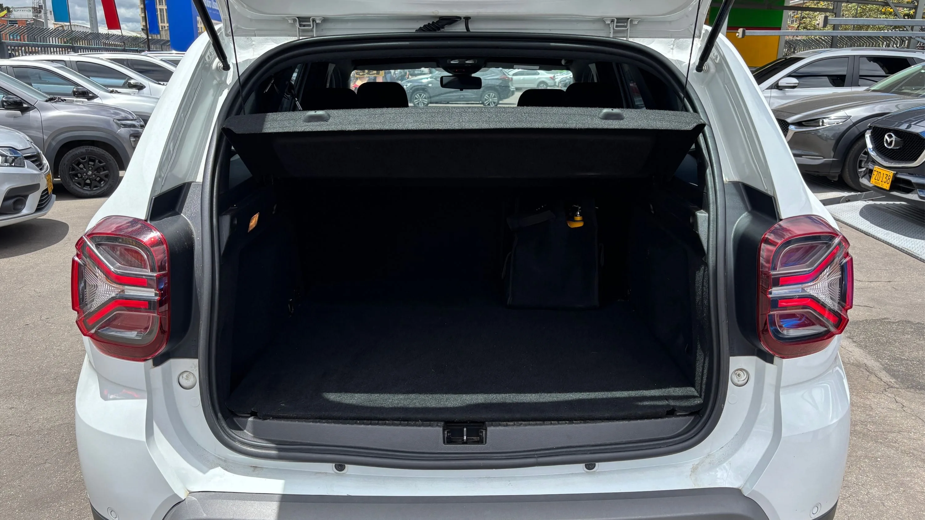 RENAULT DUSTER ICONIC MT 1300CC T 4X4 6AB