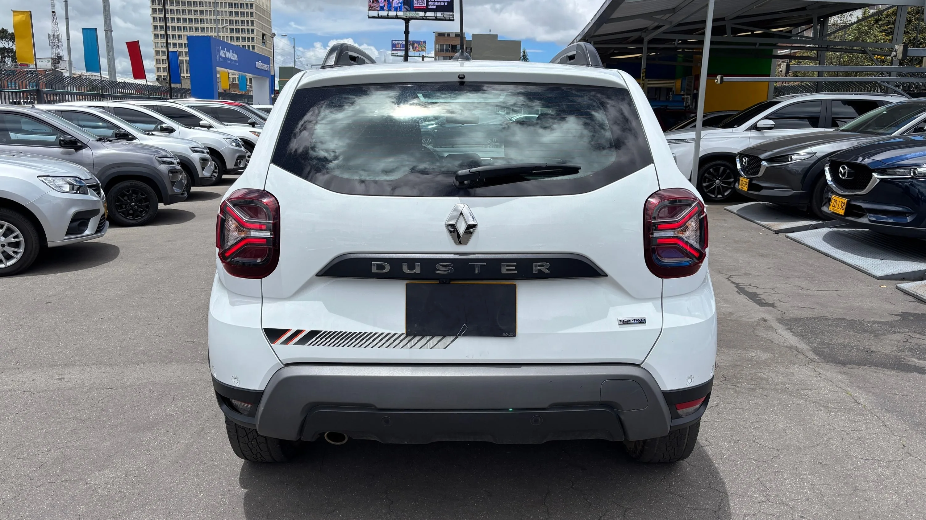 RENAULT DUSTER ICONIC MT 1300CC T 4X4 6AB