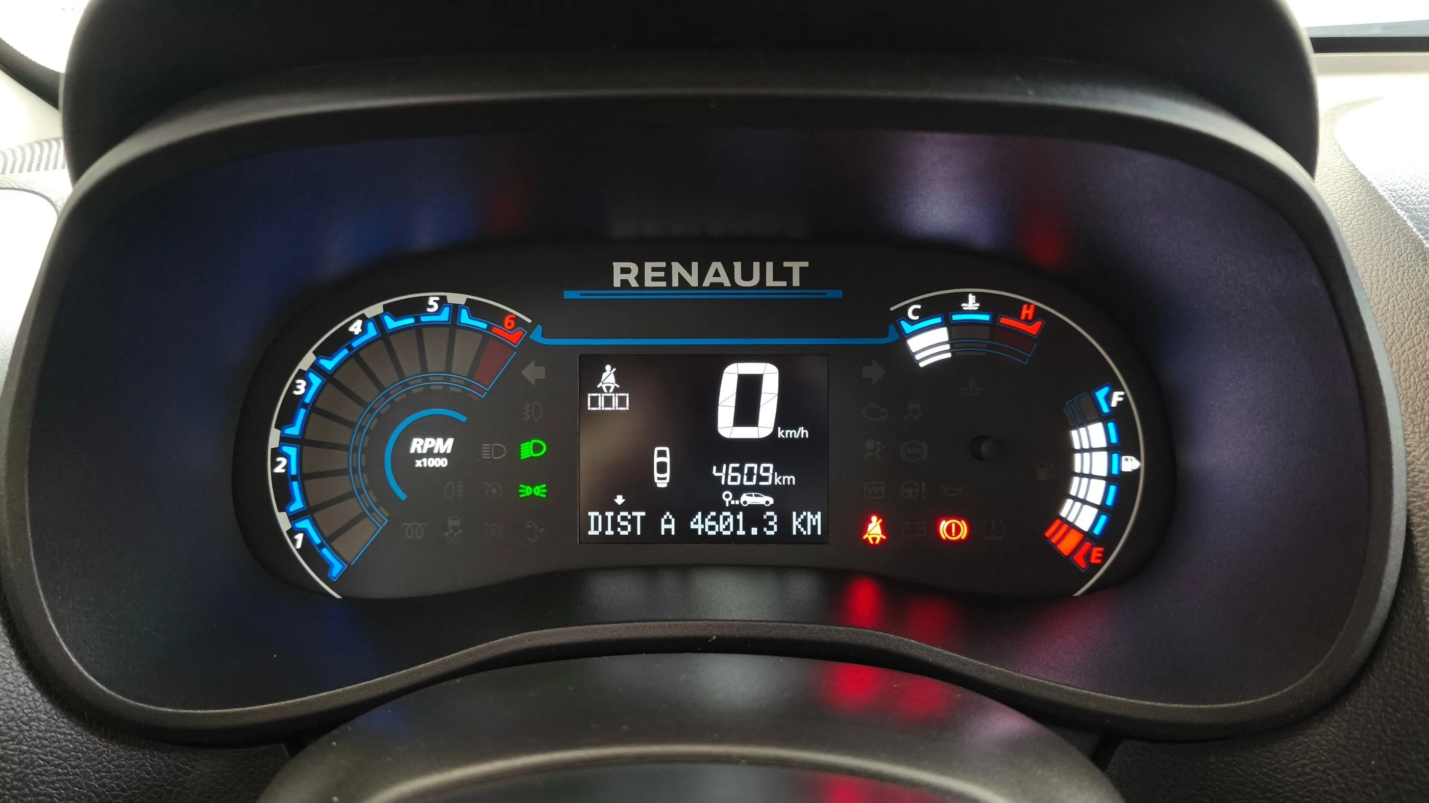 RENAULT KWID INTENS MT 1000CC 12V 4AB ABS