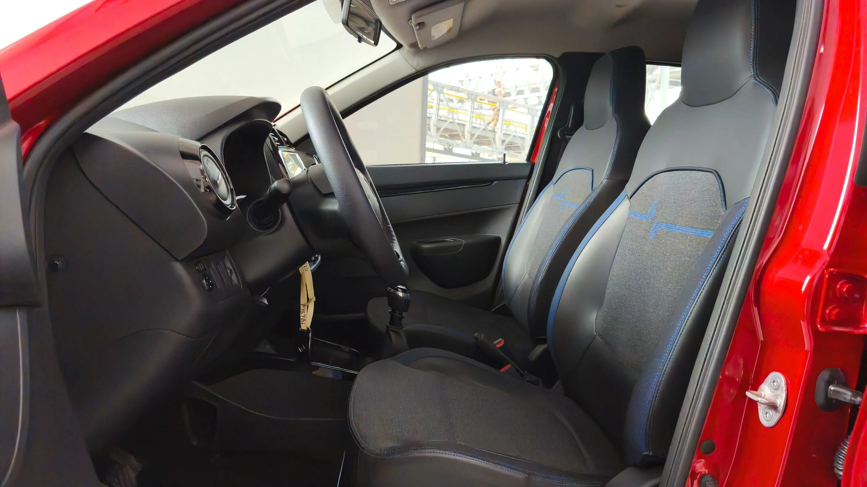 RENAULT KWID INTENS MT 1000CC 12V 4AB ABS