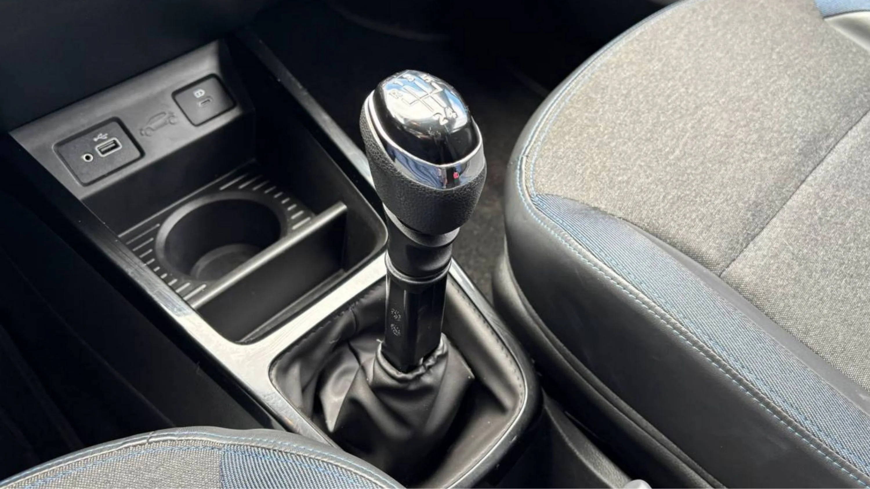 RENAULT KWID INTENS MT 1000CC 12V 4AB ABS