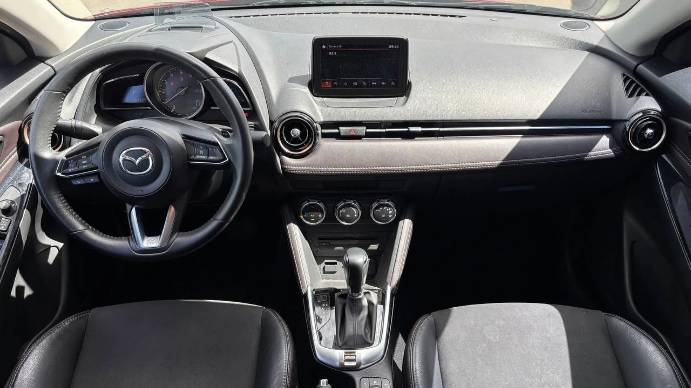 MAZDA 2 GRAND TOURING LX SEDAN TP 1500CC 6AB TC