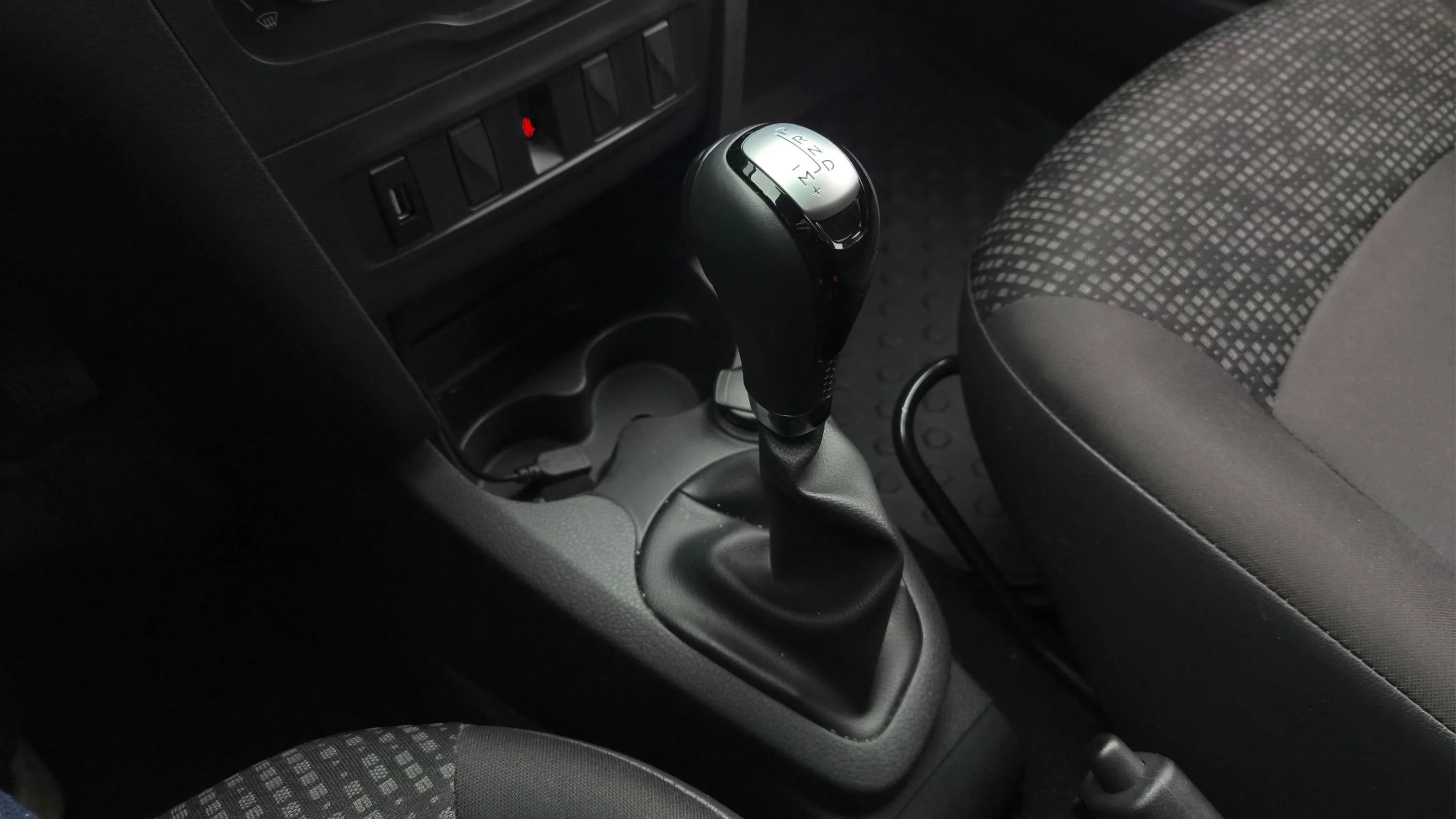 RENAULT LOGAN LIFE AT 1600CC 4AB AA