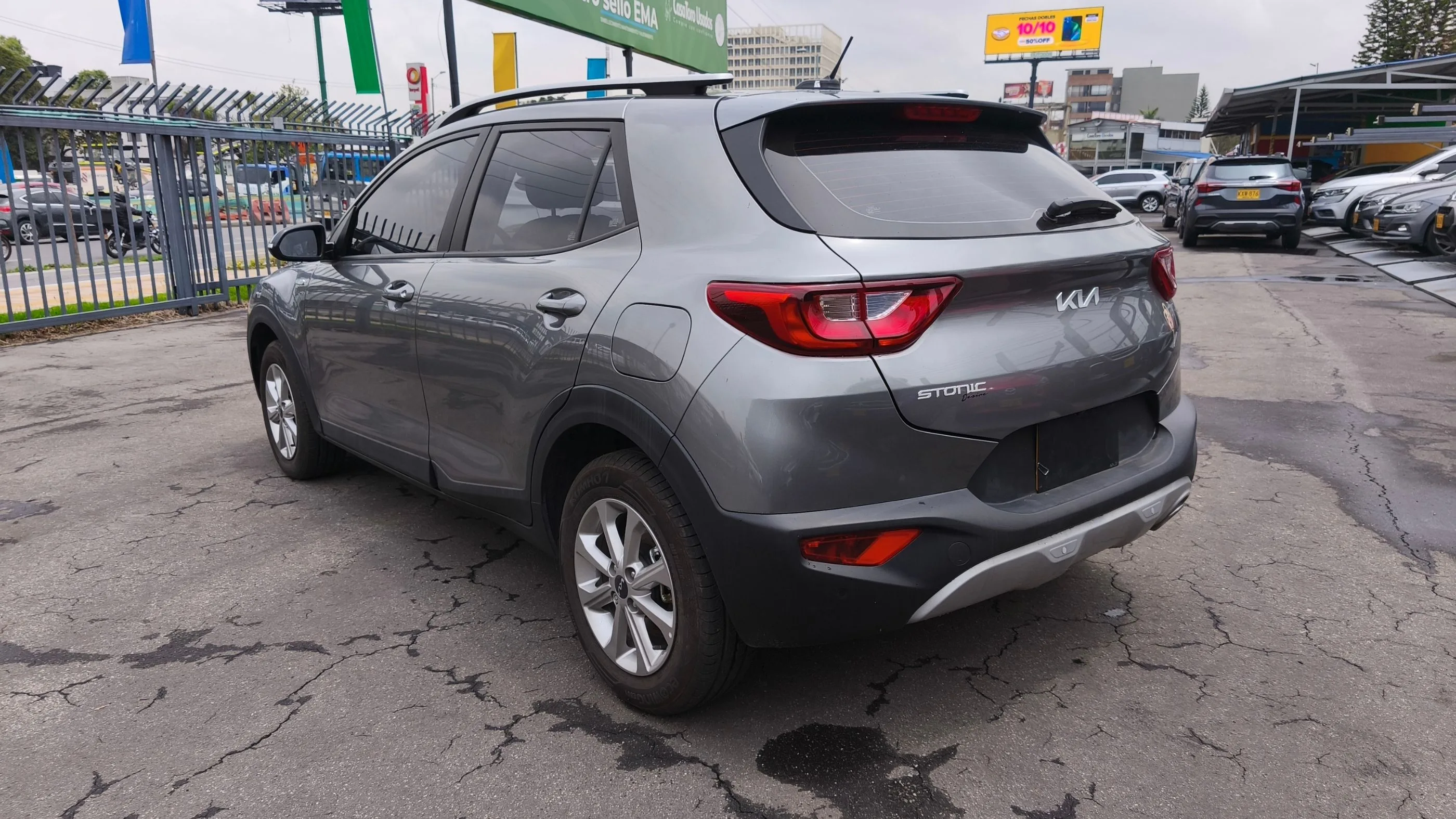 KIA STONIC DESIRE MT 1000CC T 4X2 6AB