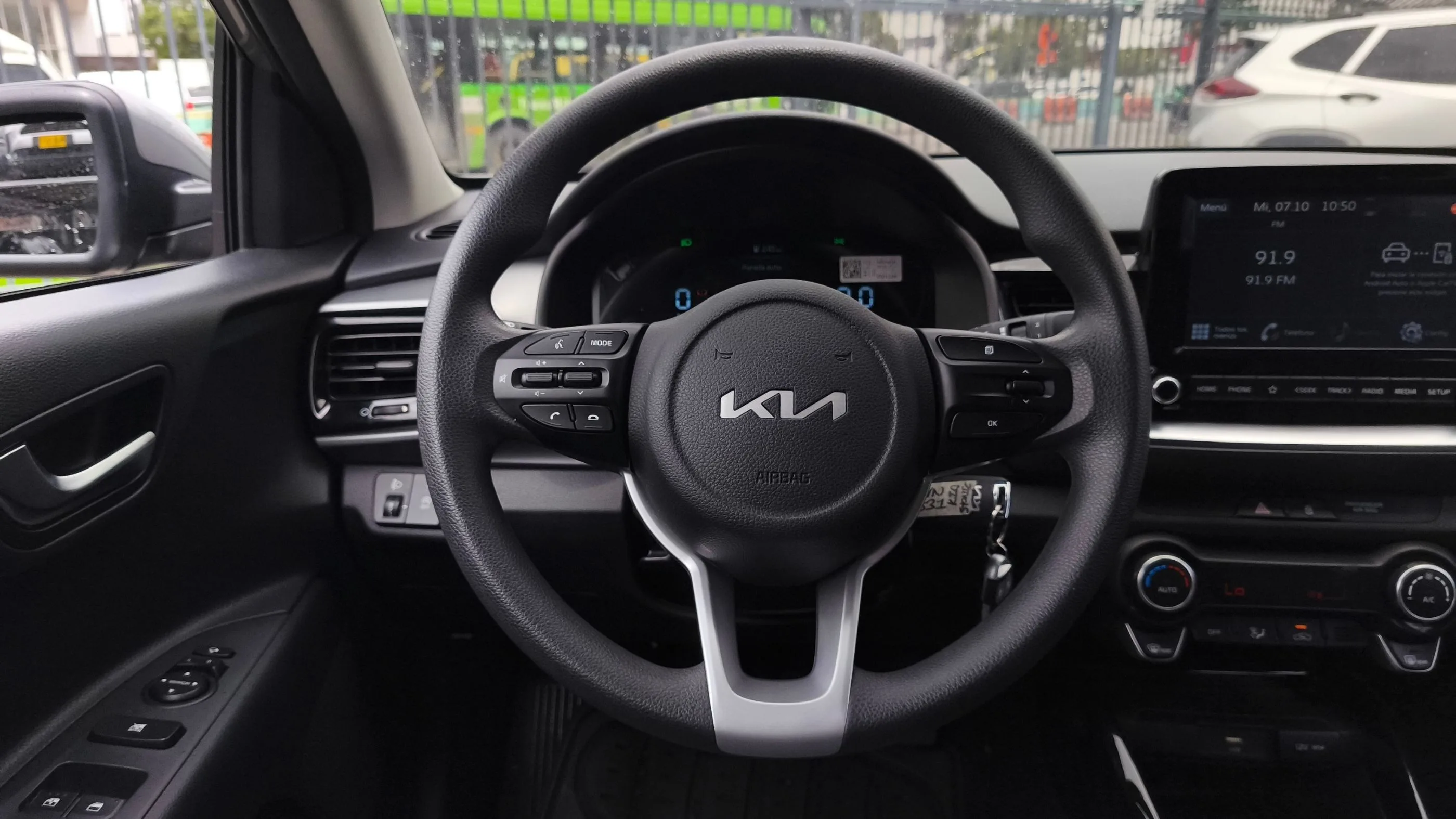 KIA STONIC DESIRE MT 1000CC T 4X2 6AB