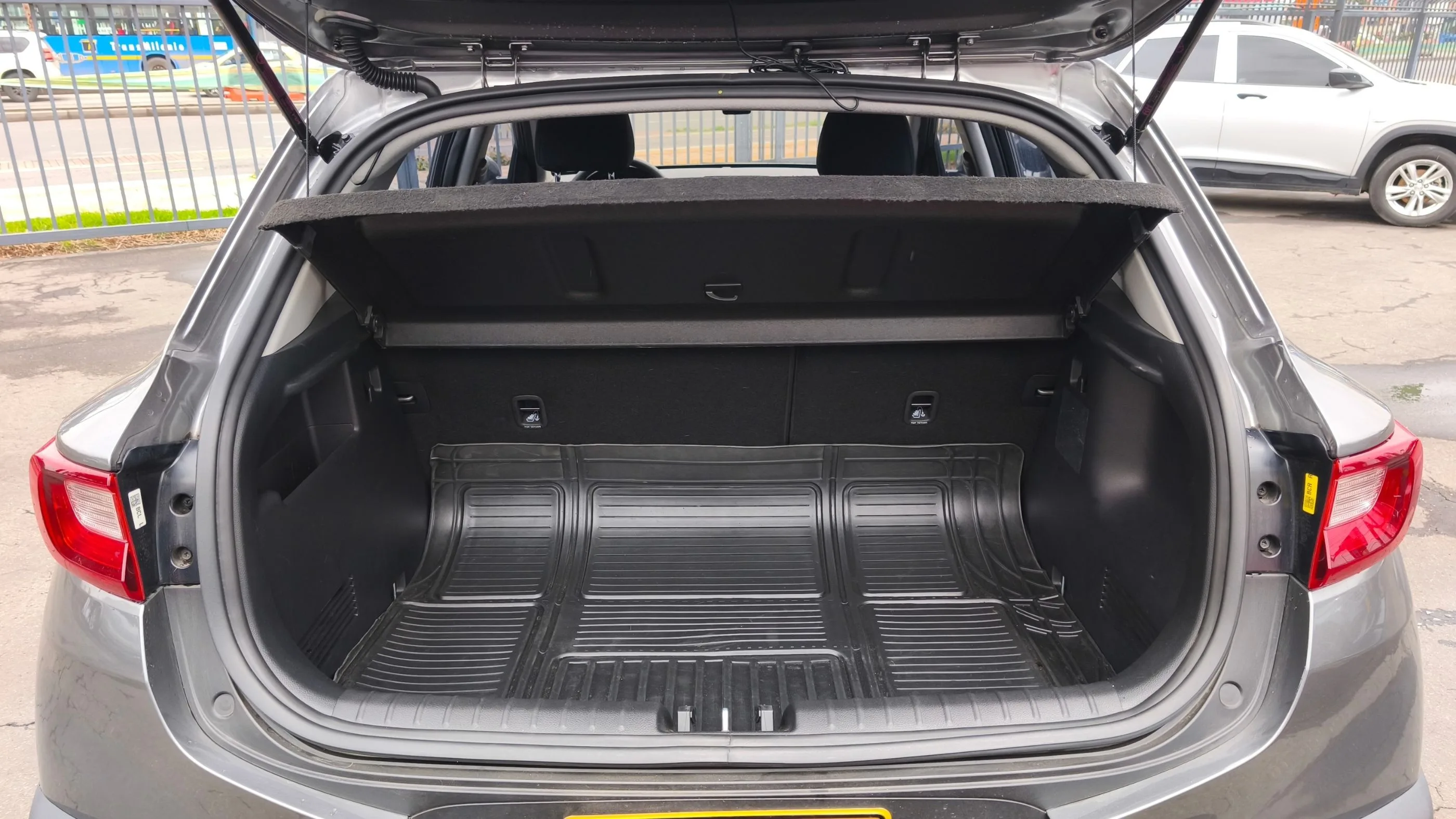 KIA STONIC DESIRE MT 1000CC T 4X2 6AB