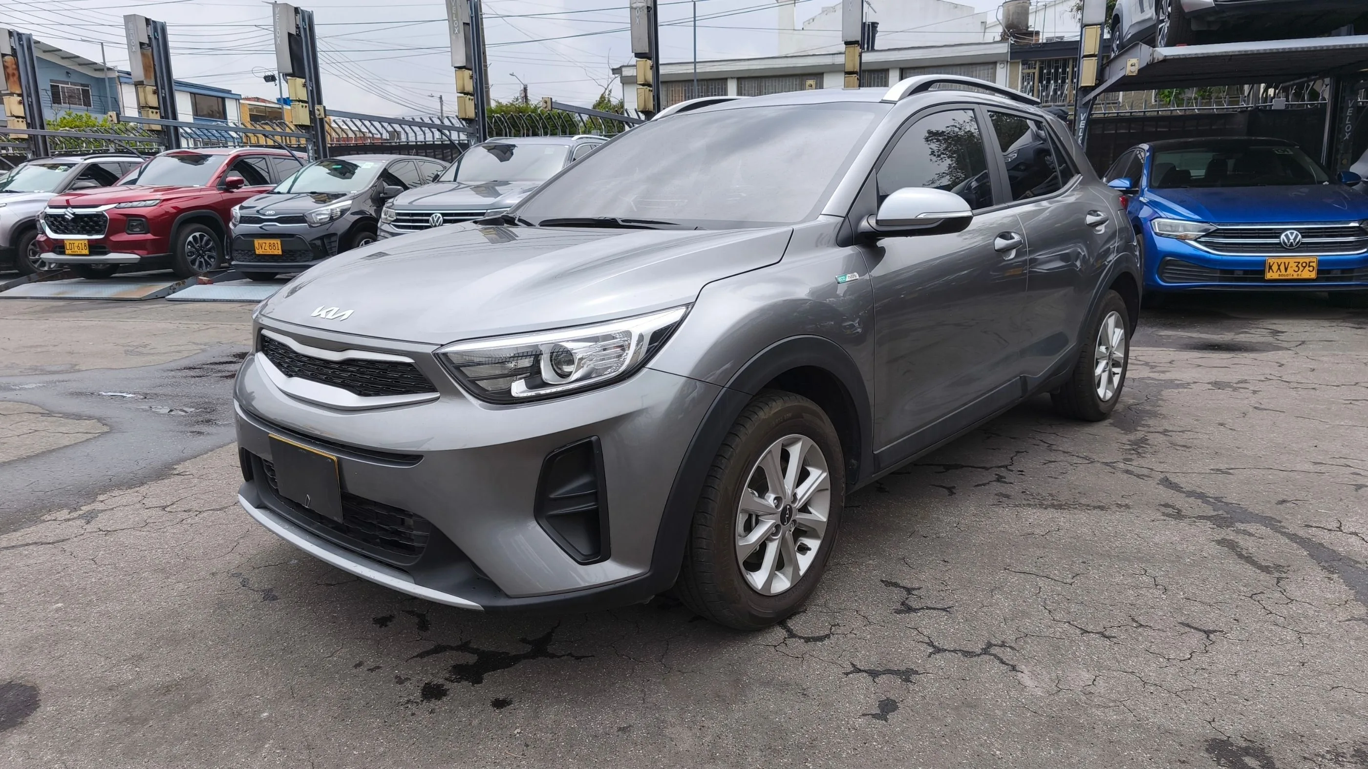 KIA STONIC DESIRE MT 1000CC T 4X2 6AB