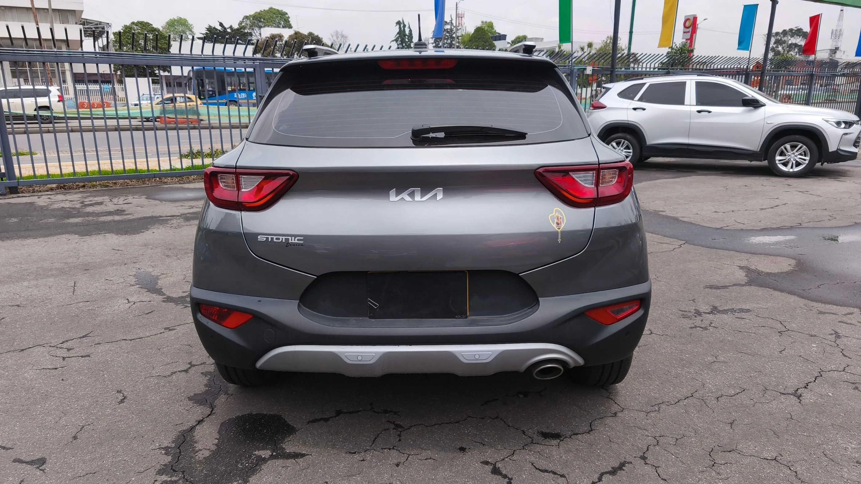 KIA STONIC DESIRE MT 1000CC T 4X2 6AB