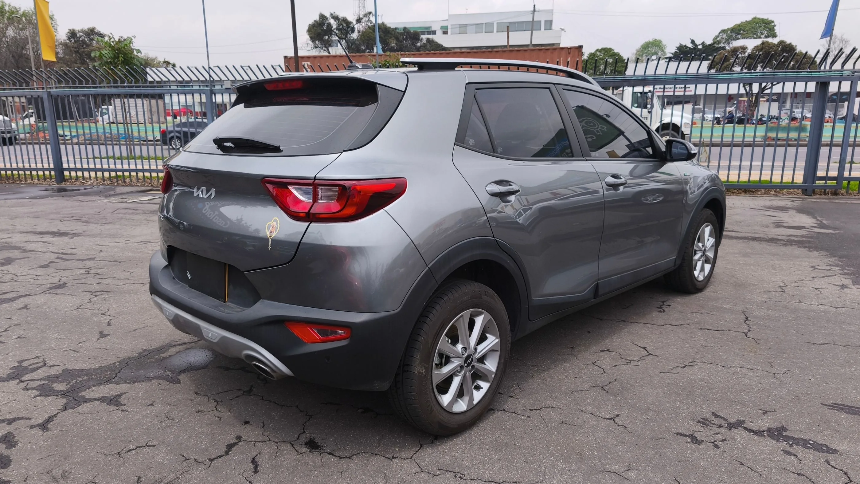 KIA STONIC DESIRE MT 1000CC T 4X2 6AB