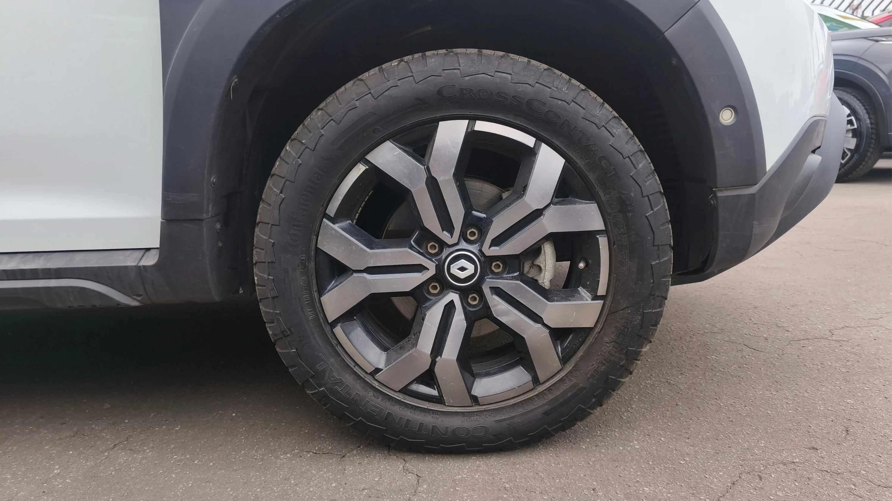 RENAULT DUSTER ICONIC MT 1300CC T 4X4 6AB