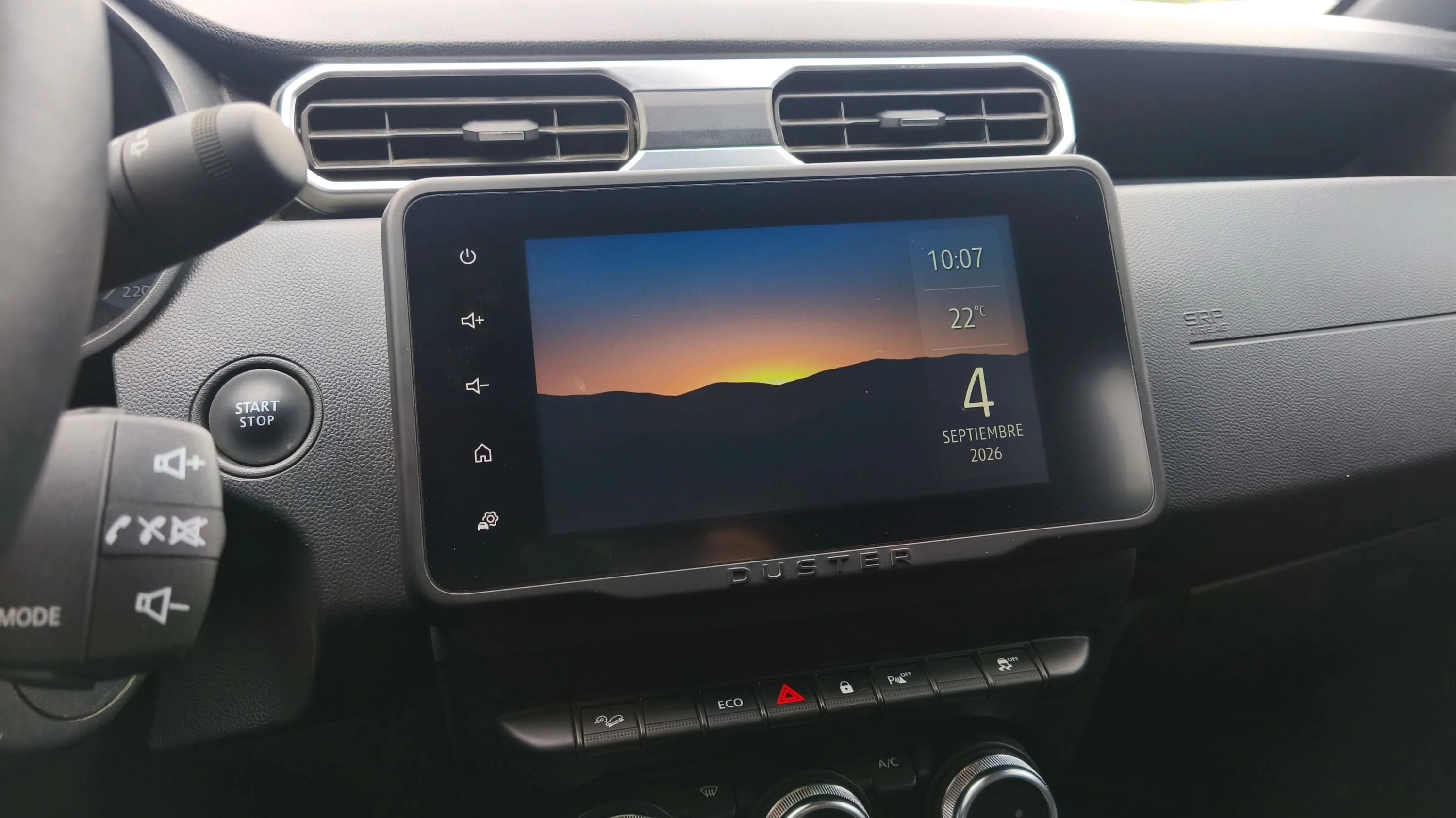 RENAULT DUSTER ICONIC MT 1300CC T 4X4 6AB