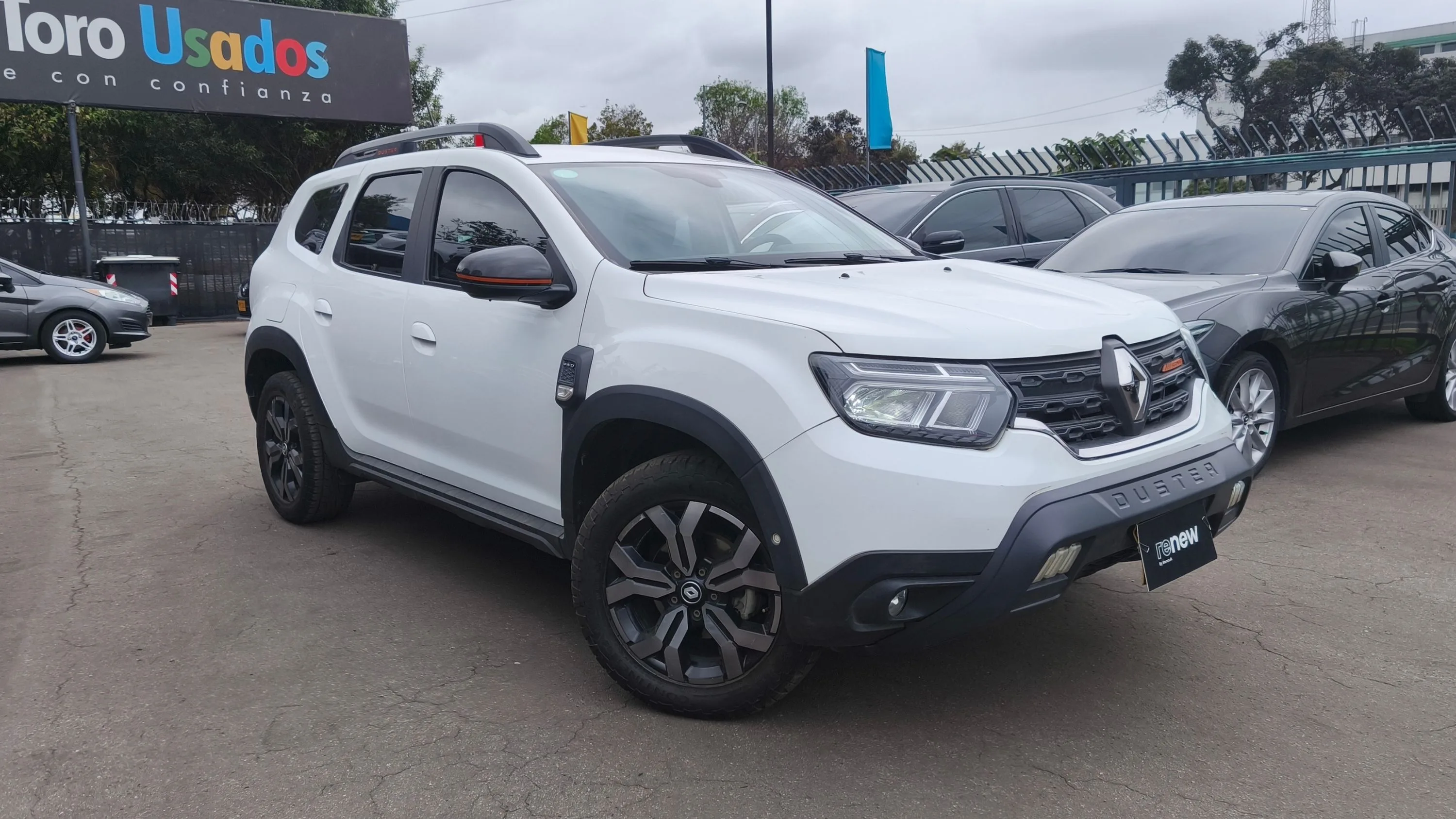 RENAULT DUSTER ICONIC MT 1300CC T 4X4 6AB
