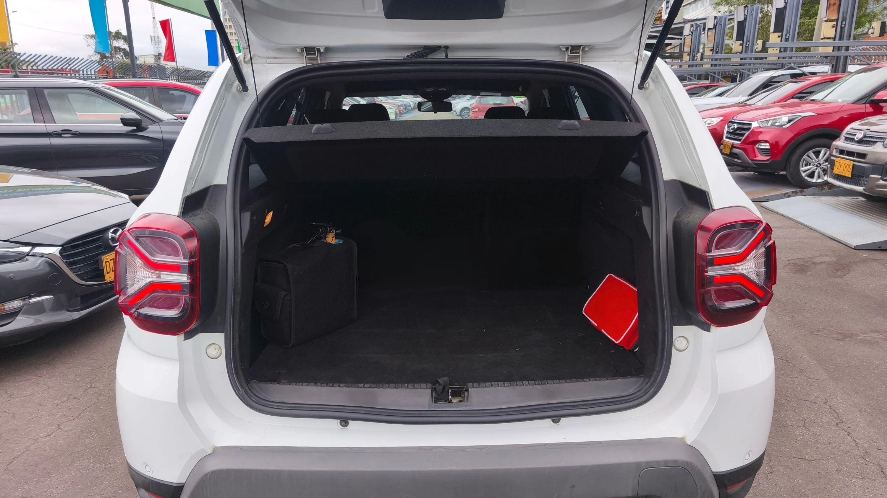 RENAULT DUSTER ICONIC MT 1300CC T 4X4 6AB