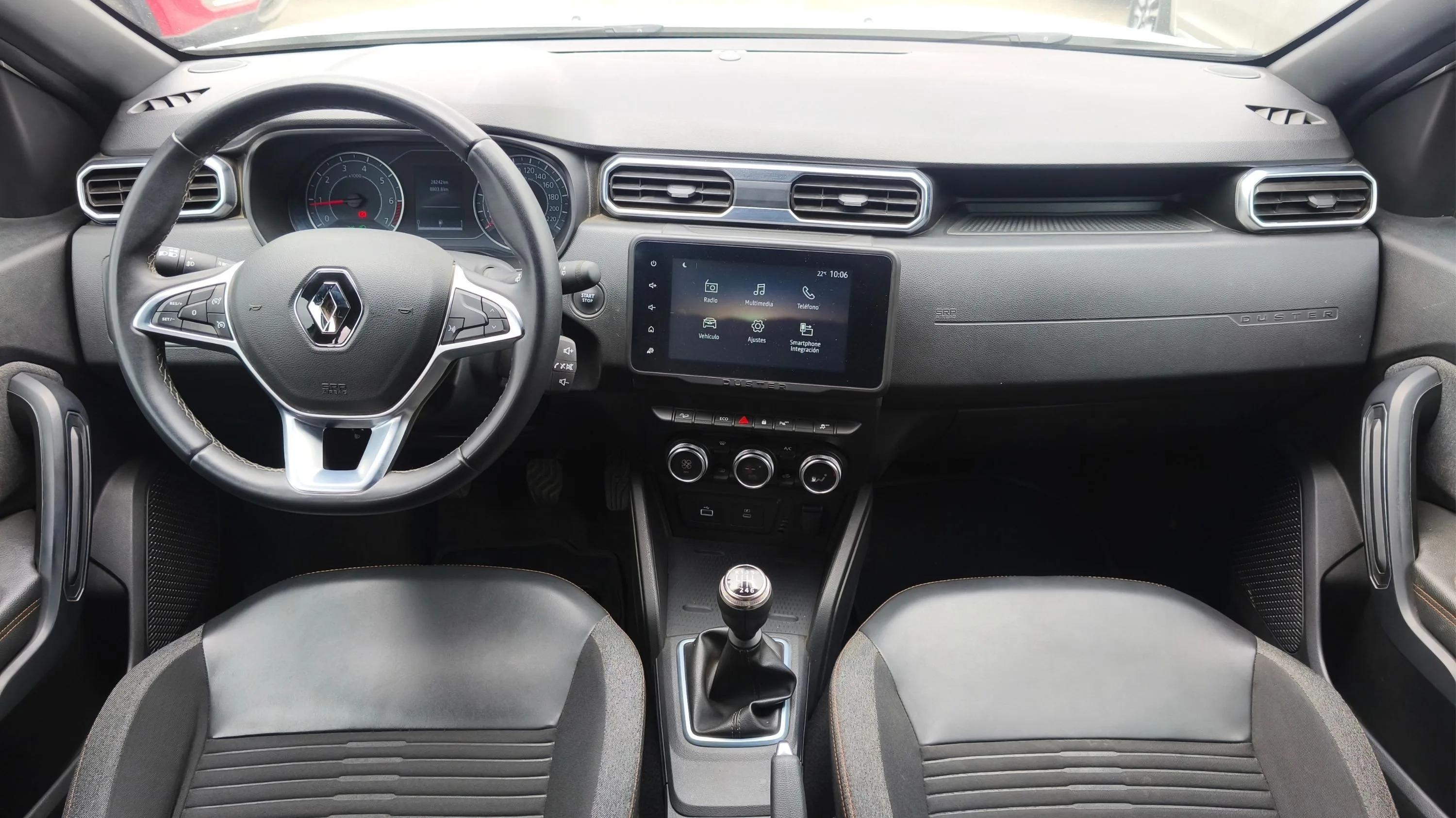 RENAULT DUSTER ICONIC MT 1300CC T 4X4 6AB