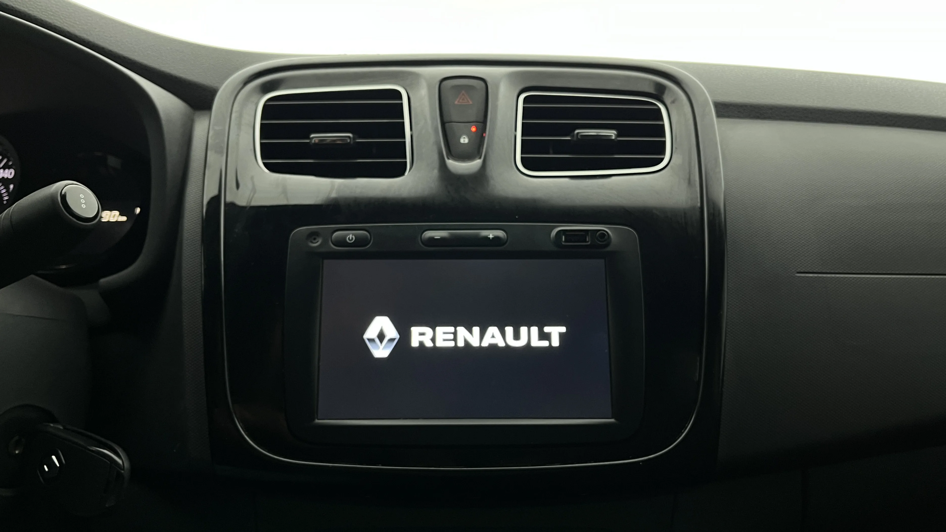 RENAULT LOGAN LIFE + MT 1600CC 16V AA 4AB ABS