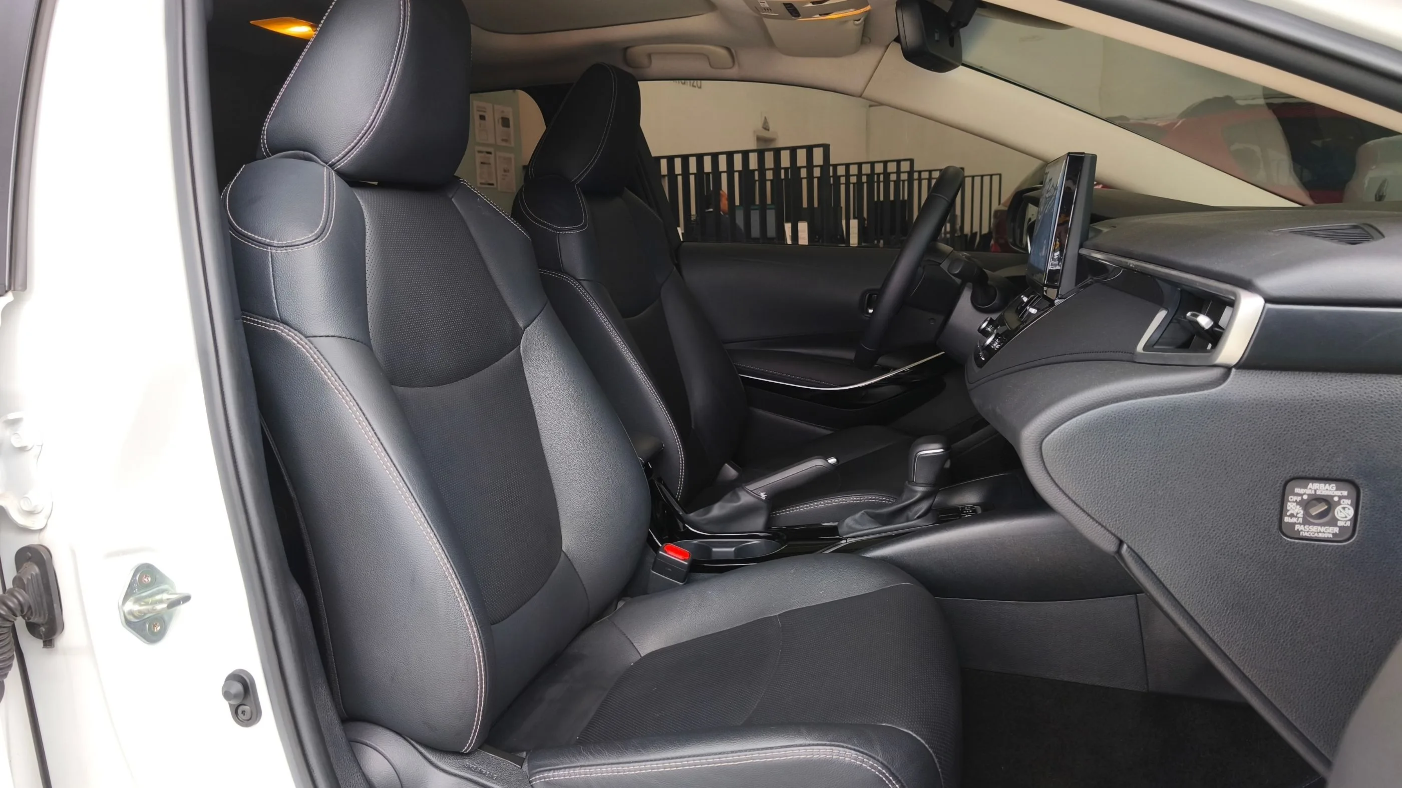 TOYOTA COROLLA SE-G HYBRID TP 1800CC 7AB ABS TC CT