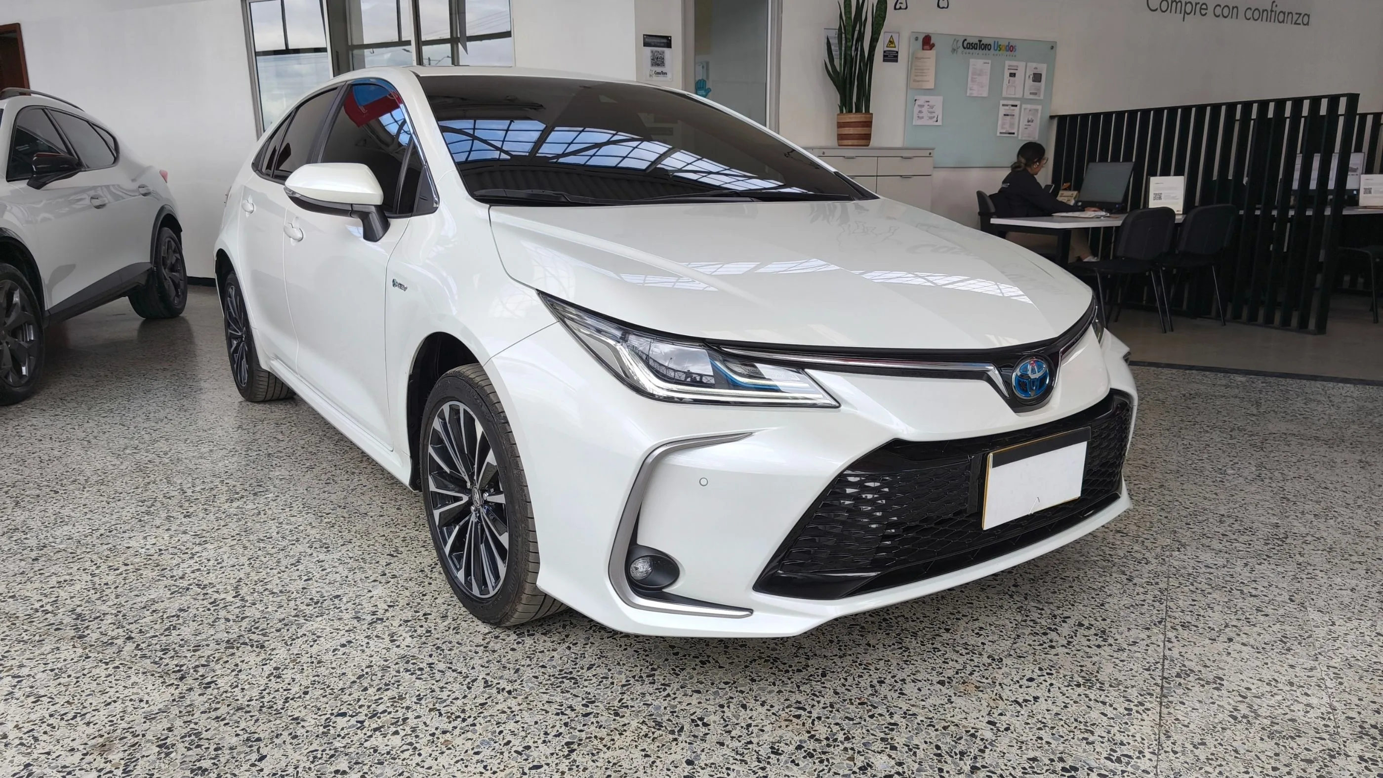 TOYOTA COROLLA SE-G HYBRID TP 1800CC 7AB ABS TC CT