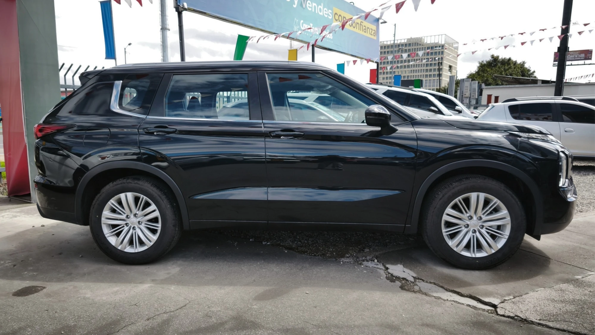 MITSUBISHI OUTLANDER 2.5L AT 2500CC 7AB 4X2