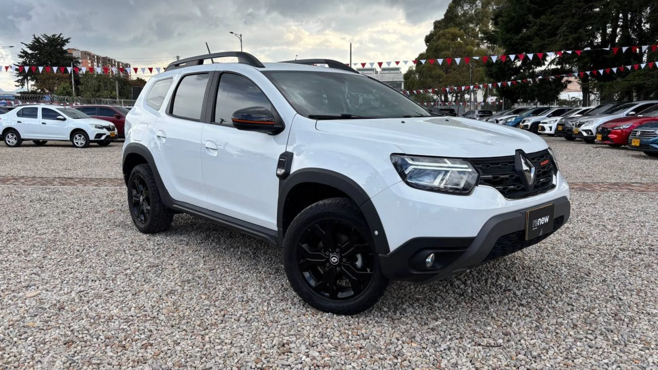 RENAULT DUSTER ICONIC MT 1300CC T 4X4 6AB