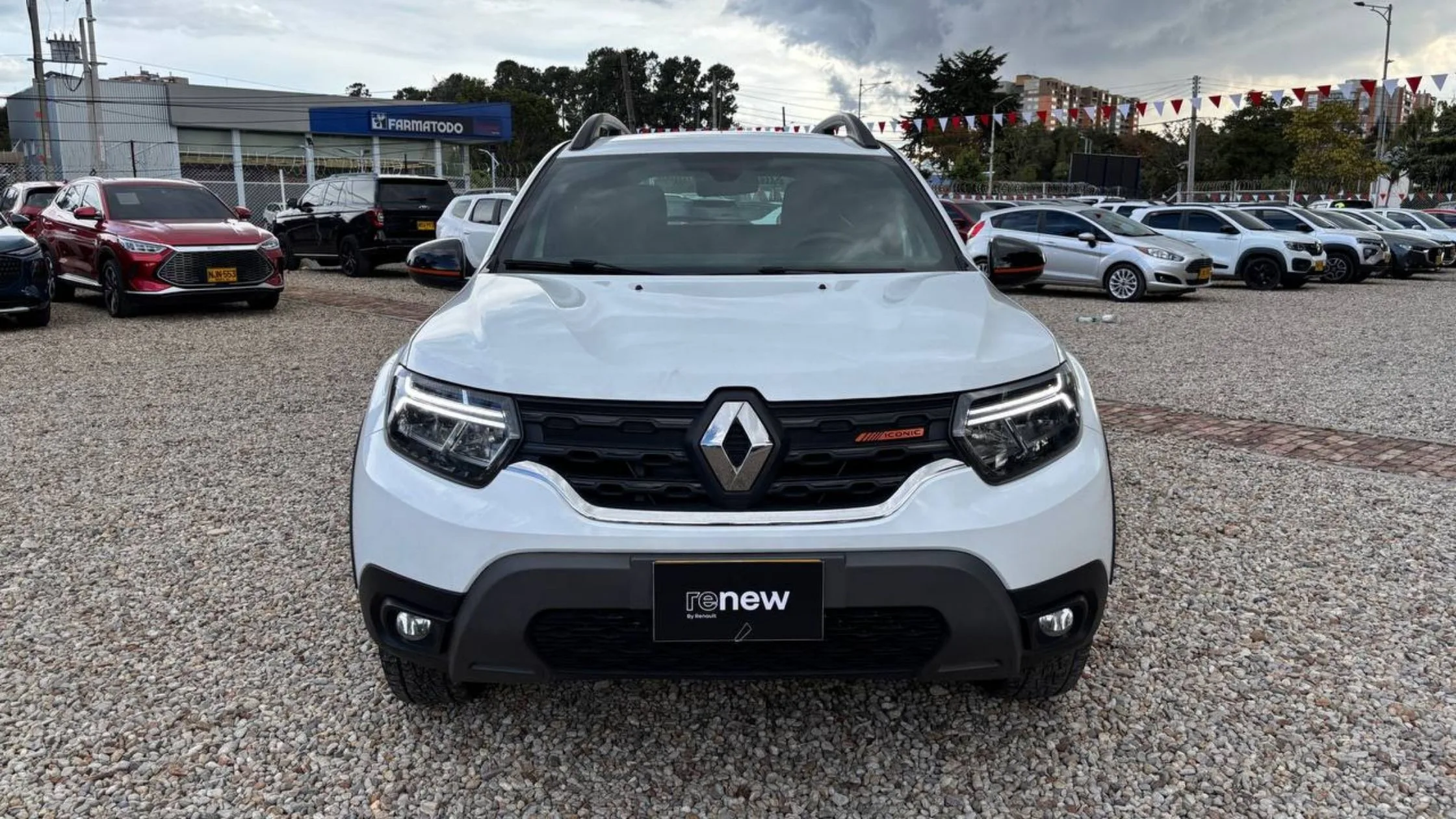 RENAULT DUSTER ICONIC MT 1300CC T 4X4 6AB