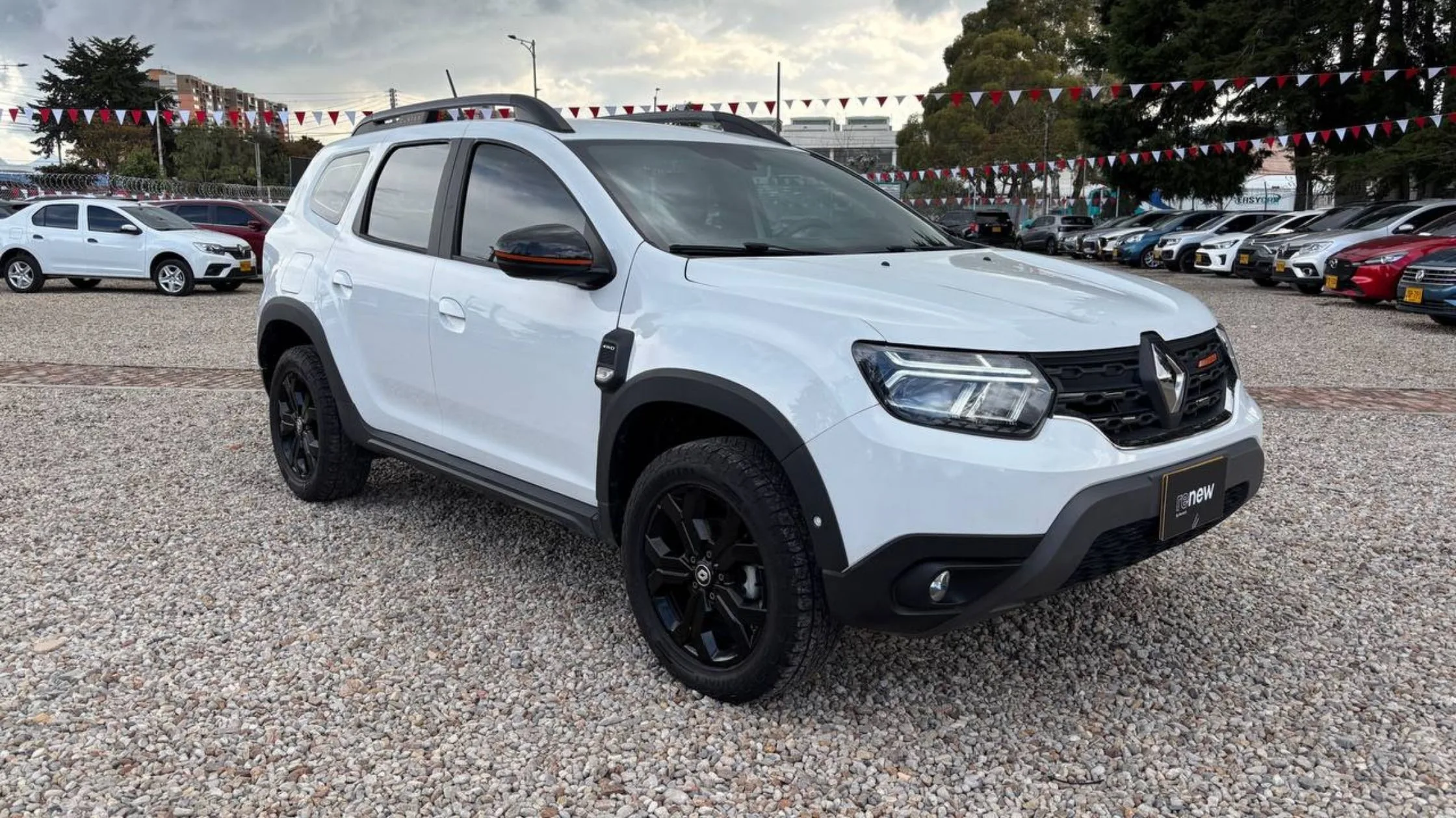 RENAULT DUSTER ICONIC MT 1300CC T 4X4 6AB