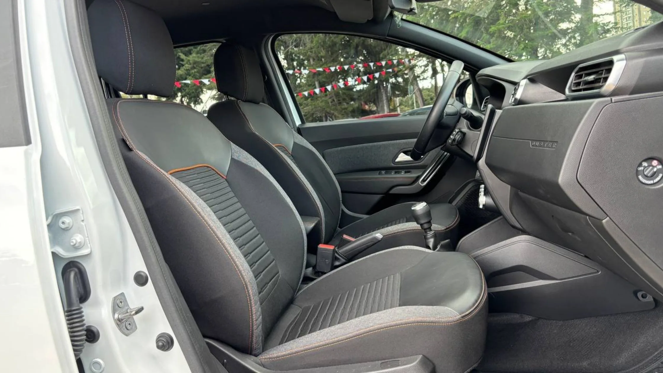 RENAULT DUSTER ICONIC MT 1300CC T 4X4 6AB