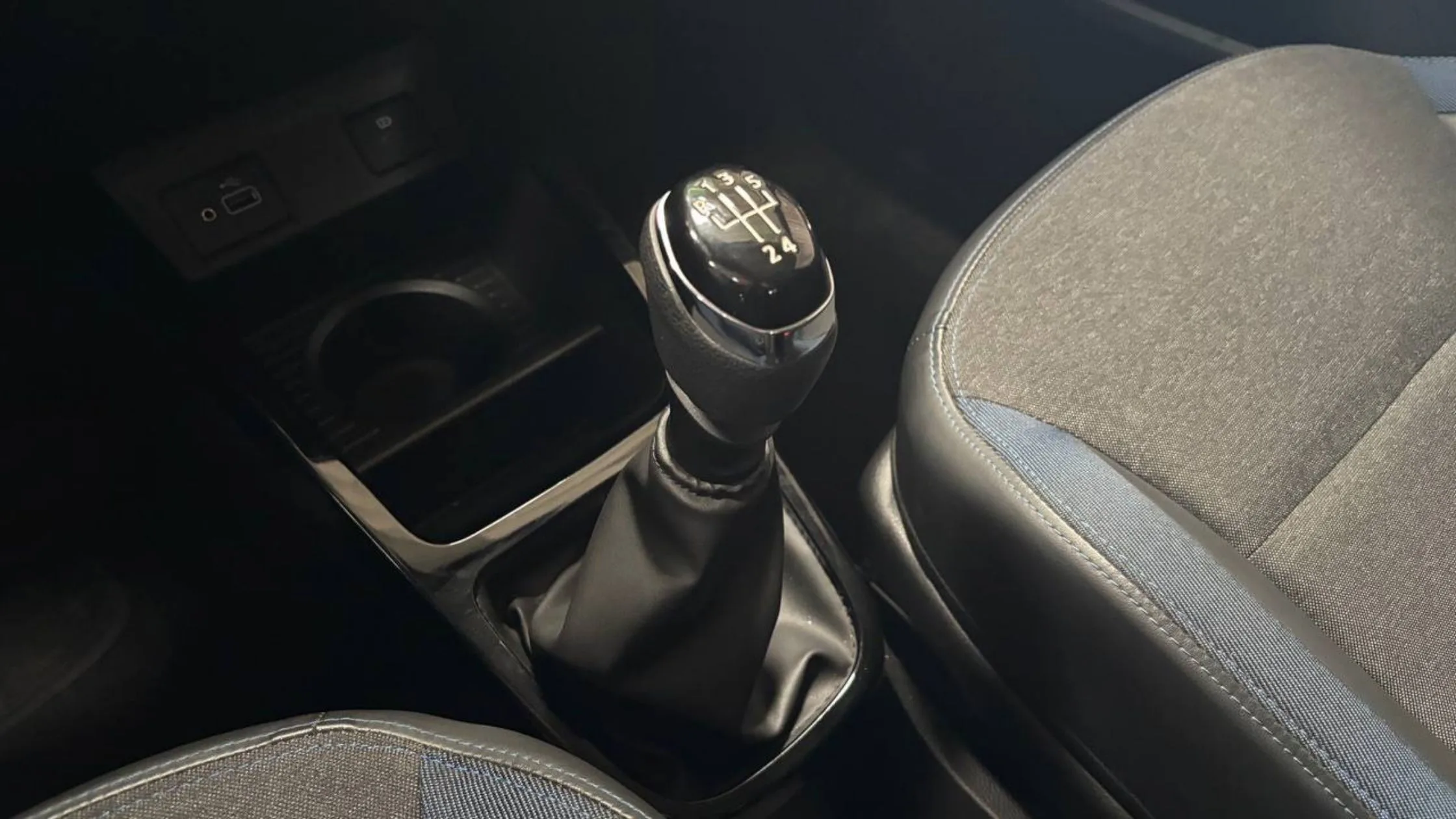 RENAULT KWID INTENS MT 1000CC 12V 4AB ABS