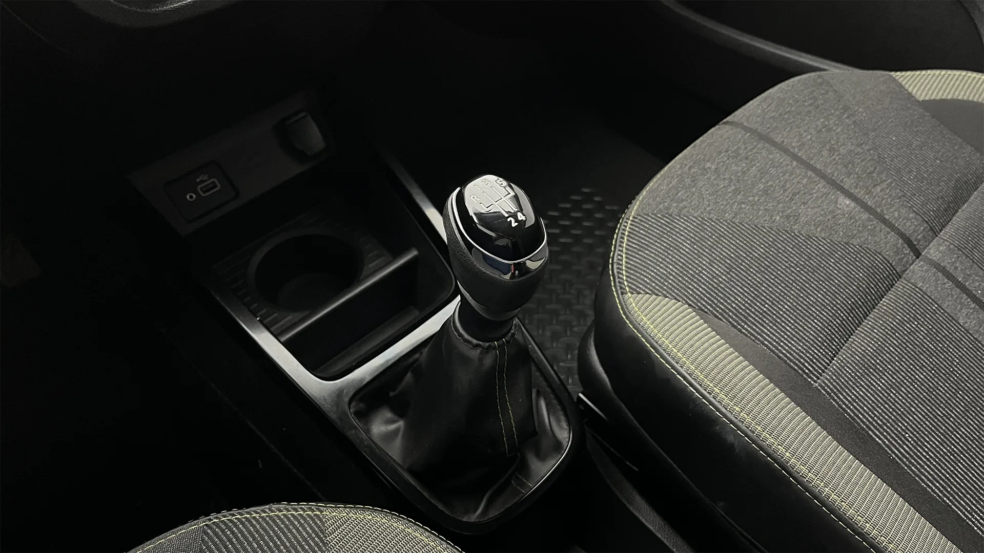 RENAULT KWID OUTSIDER MT 1000CC 12V 4AB ABS