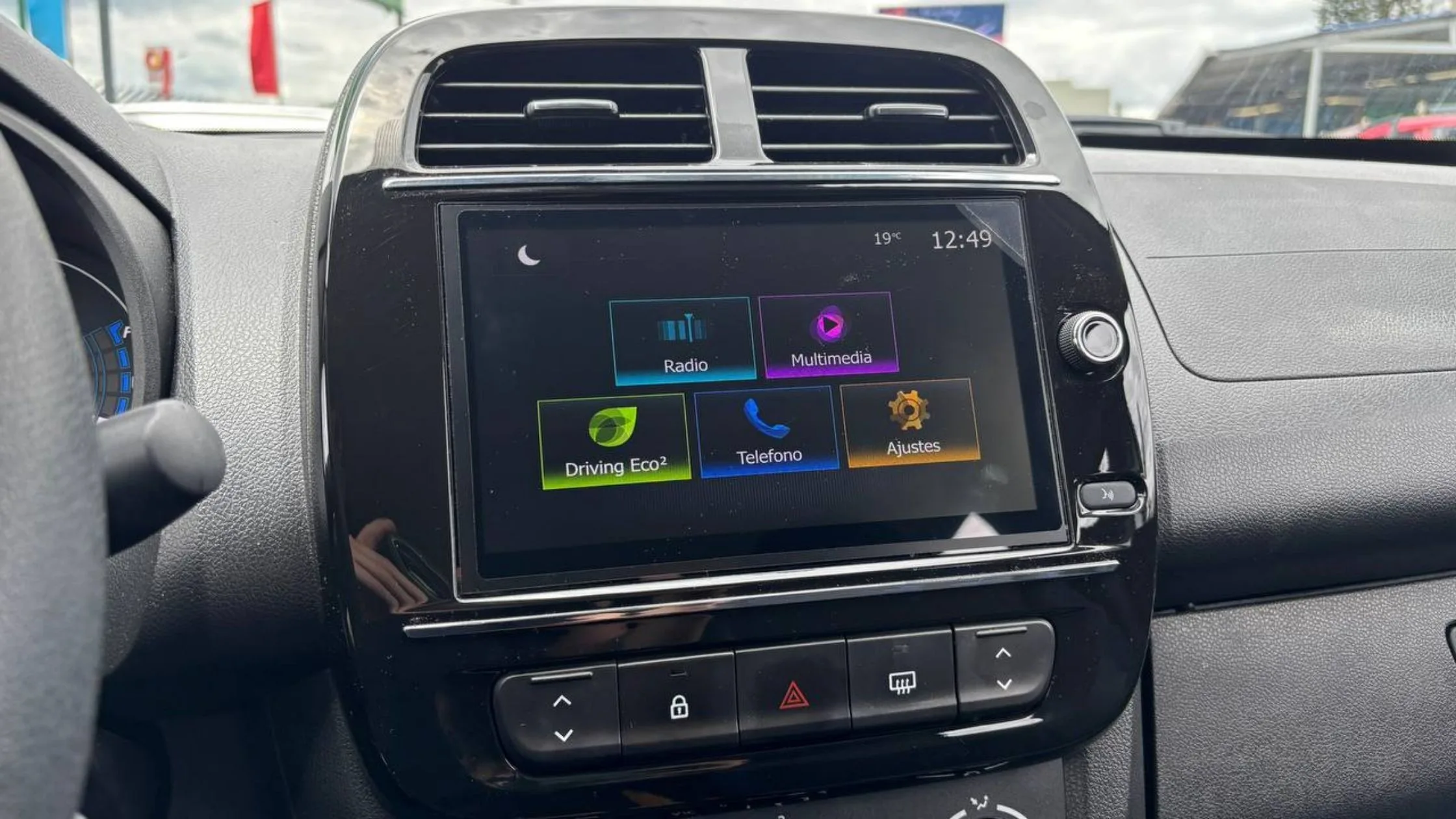 RENAULT KWID ICONIC MT 1000CC 12V 4AB ABS