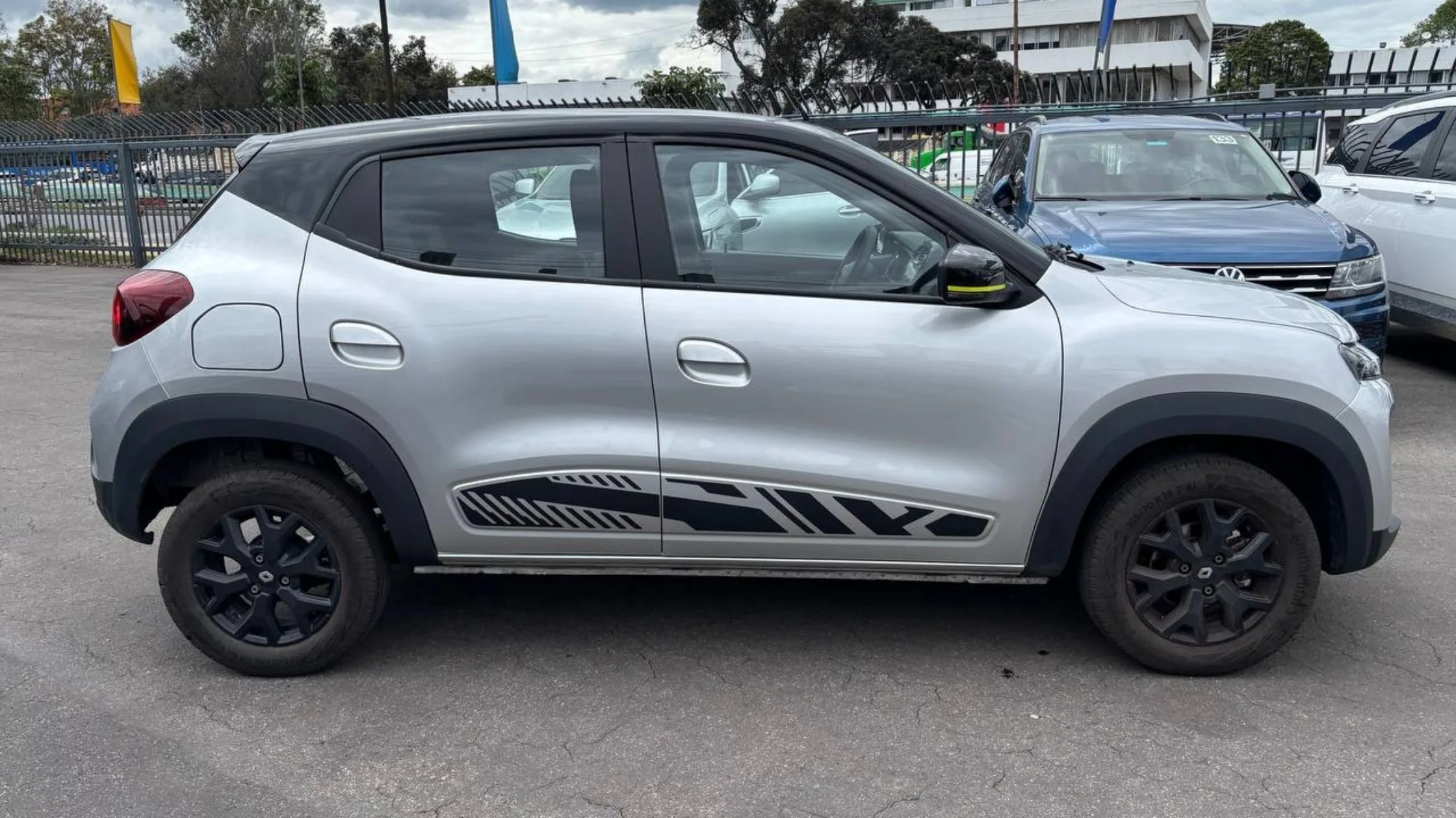 RENAULT KWID ICONIC MT 1000CC 12V 4AB ABS