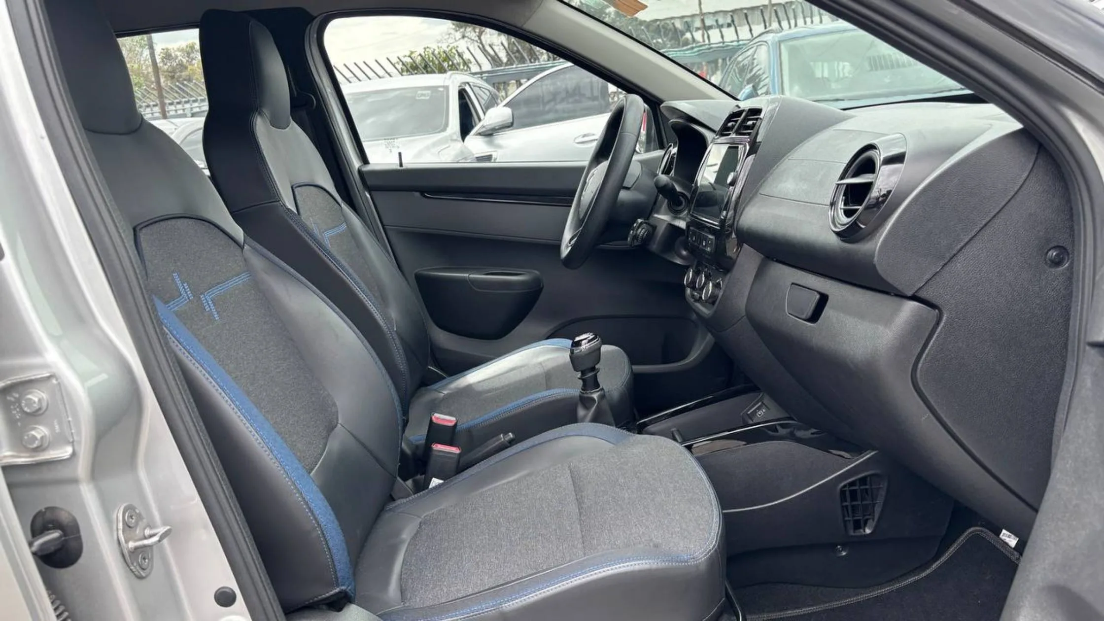 RENAULT KWID ICONIC MT 1000CC 12V 4AB ABS