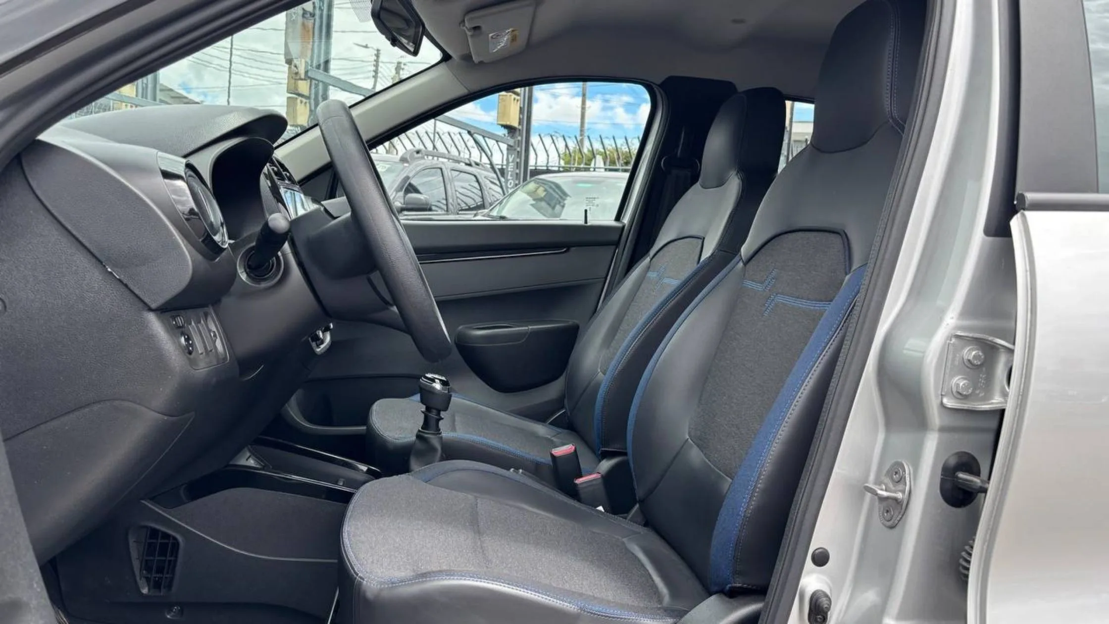 RENAULT KWID ICONIC MT 1000CC 12V 4AB ABS
