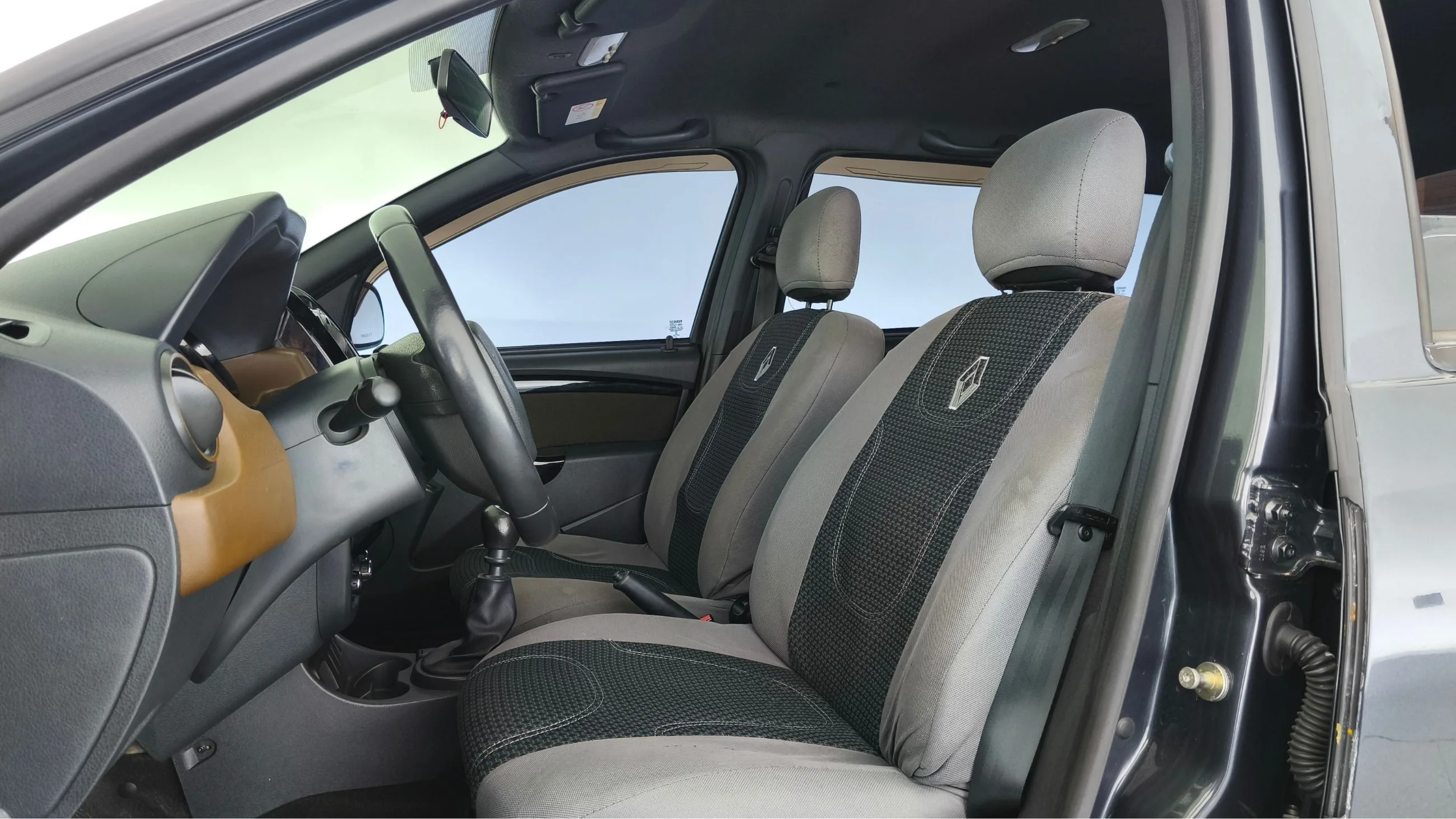 RENAULT DUSTER DYNAMIQUE/INTENS MT 2000CC 4X2