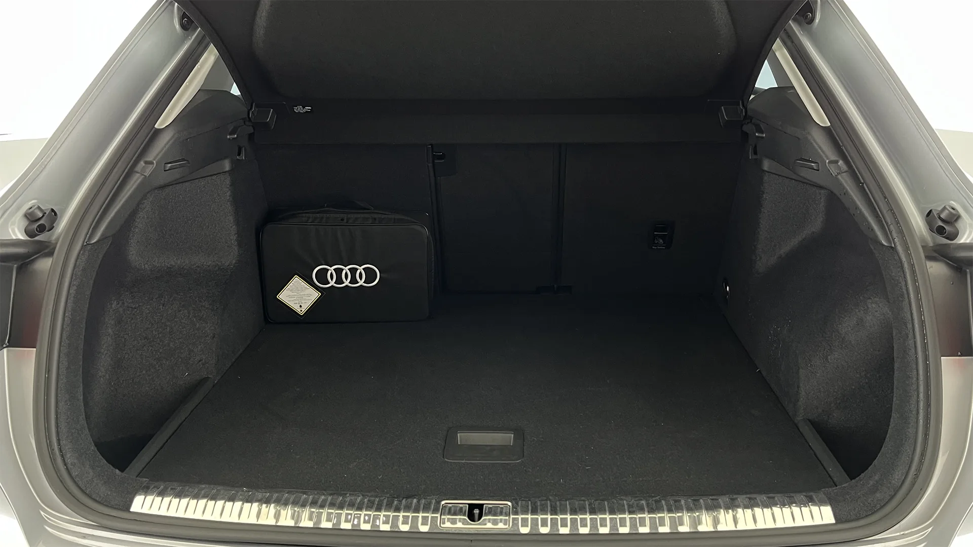 AUDI Q3 35 TFSI AMBITION PLUS TP 1400CC T TC R19
