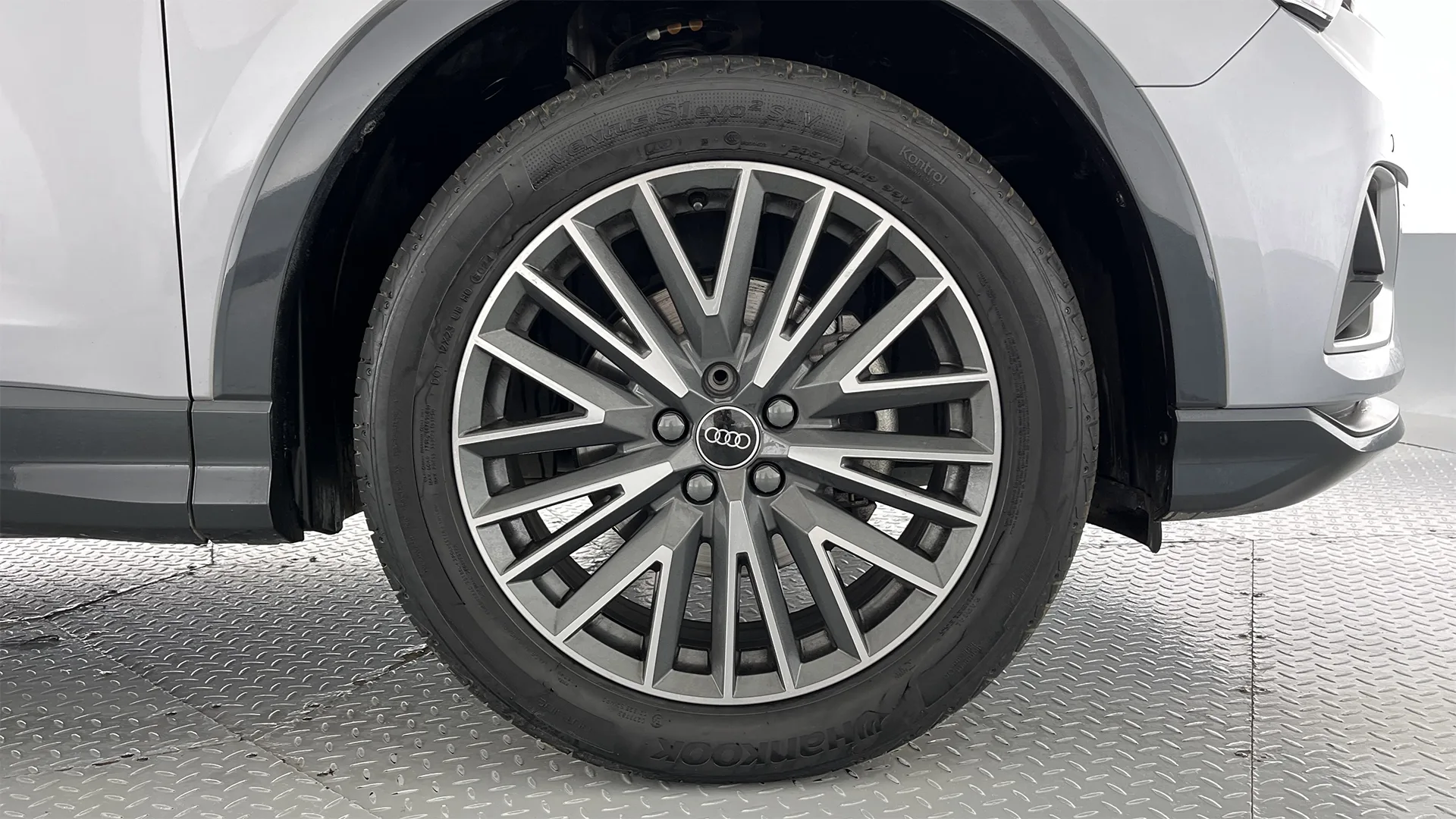 AUDI Q3 35 TFSI AMBITION PLUS TP 1400CC T TC R19