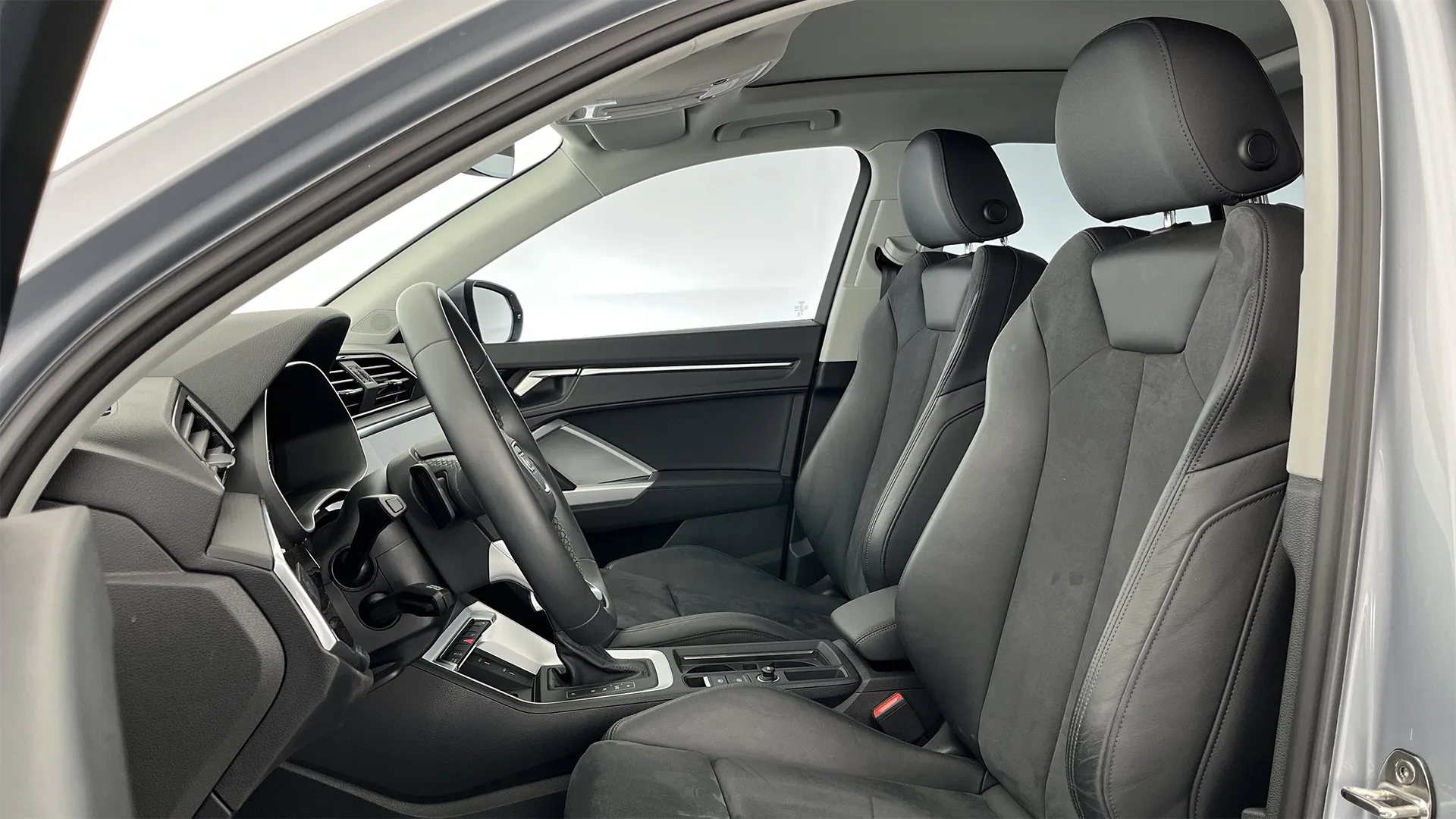 AUDI Q3 35 TFSI AMBITION PLUS TP 1400CC T TC R19