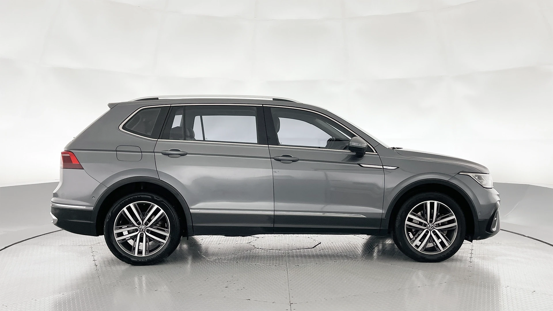 VOLKSWAGEN TIGUAN ELEGANCE 2.0 TSI 4MOTION TP 2000CC T CT TC R19